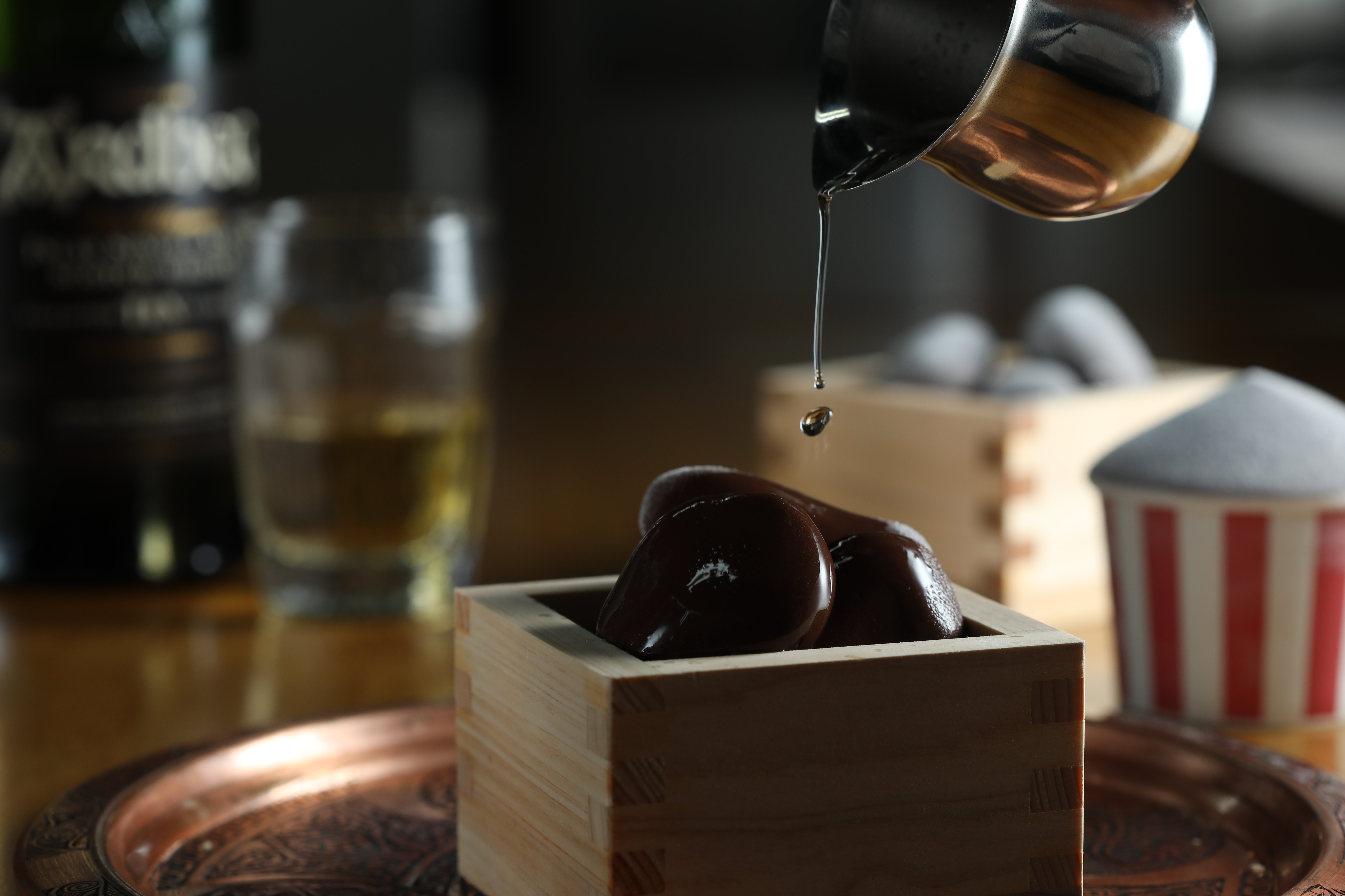 「泥煤小伙子（巧克力雪酪）」有泥煤味，尾韻甘鹹。（120元／杯）