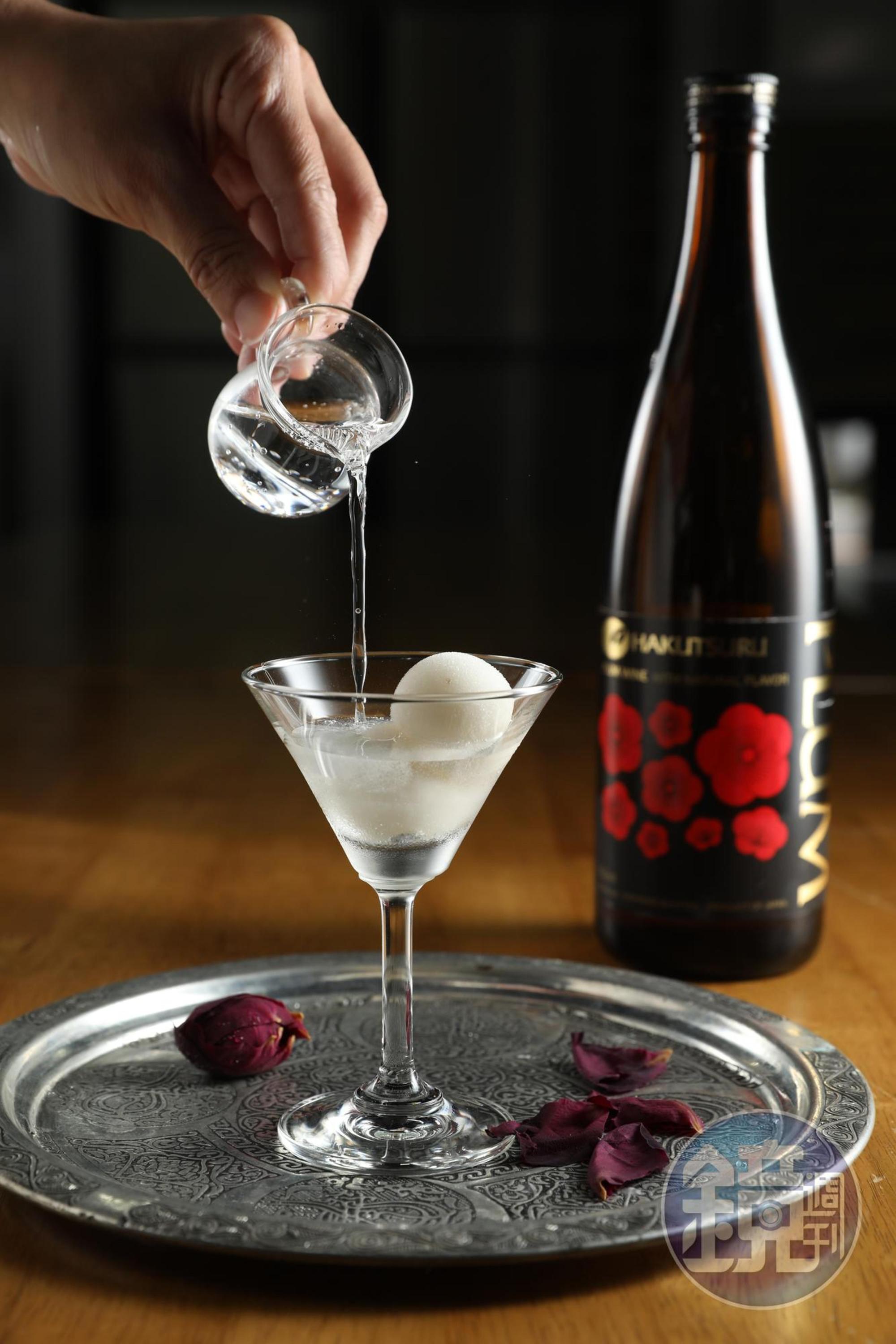 加了日本梅酒的「小梅果」吃得到台灣梅肉,淡雅微酸。(120元/杯)