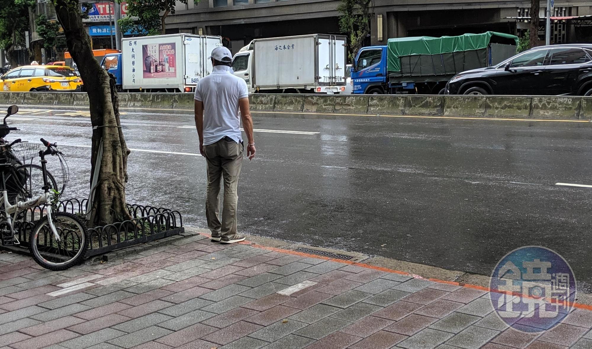林煒承認與劉女關係「就是被拍到那樣」，其餘不願多談。