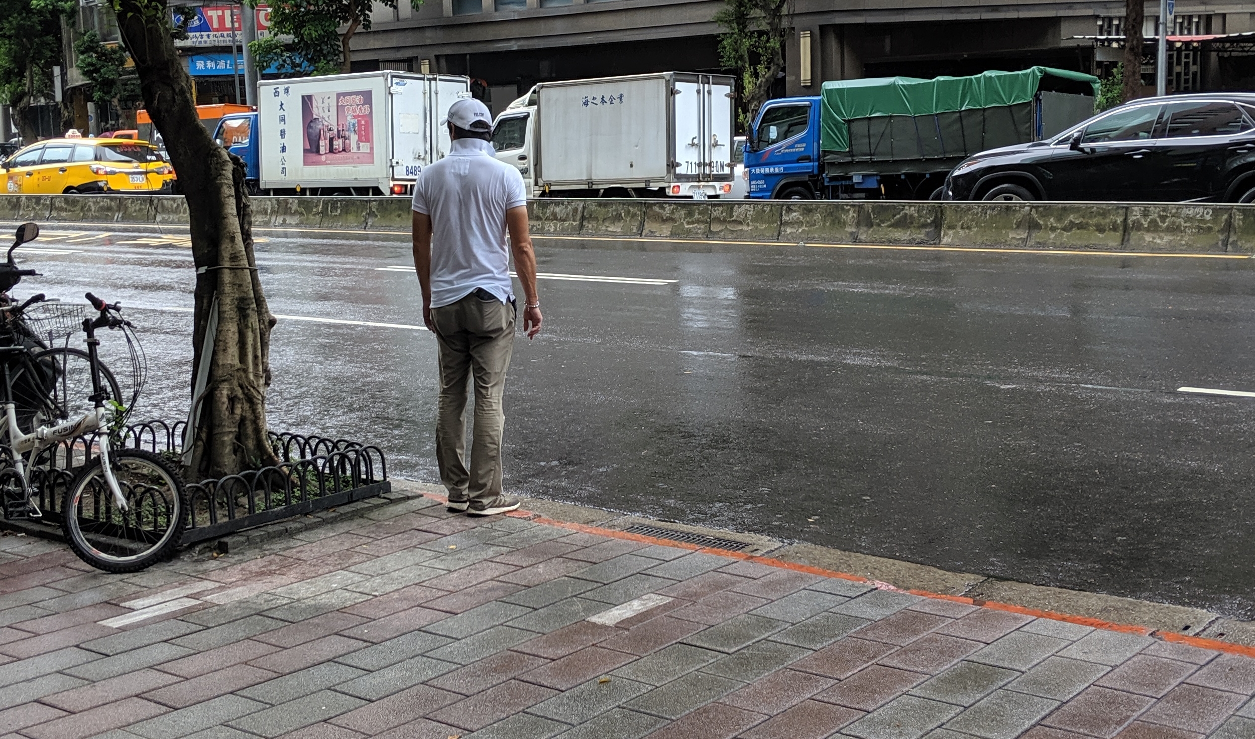 林煒承認與劉女關係「就是被拍到那樣」，其餘不願多談。