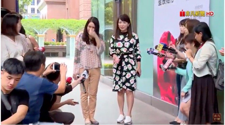 劉宥彤和蔡沁瑜合體澄清不合，稱兩人同為媽媽，不會為了這種事爭吵。（翻攝非凡電視）