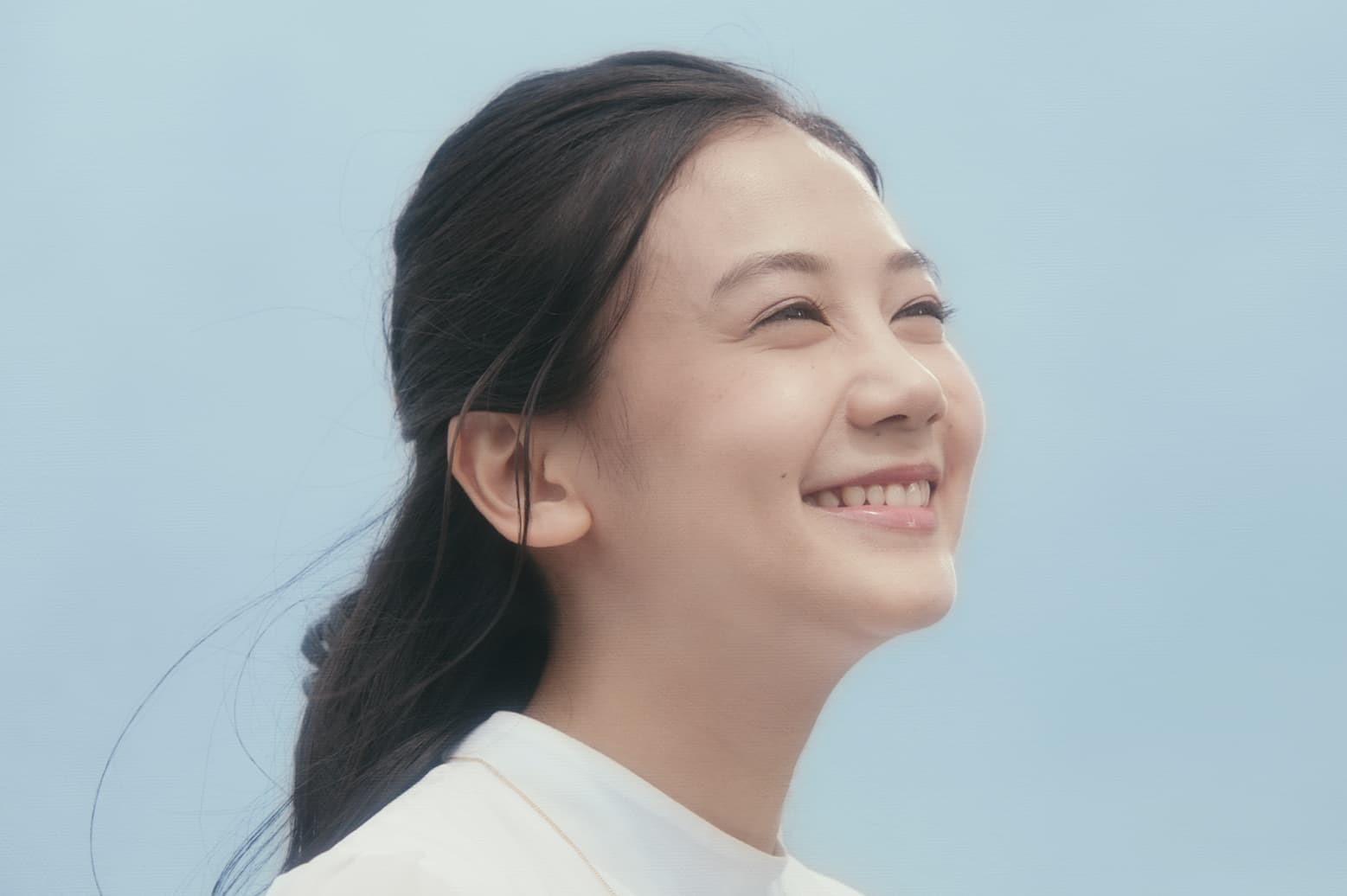 千眼美子在《我的女友是魔法師》中，扮演高中生。（原創娛樂提供）