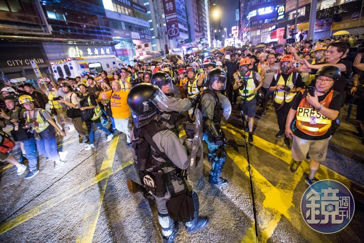 香港近期每週都有示威活動，已有3名在台讀書的港生遭拘捕並限制出境。