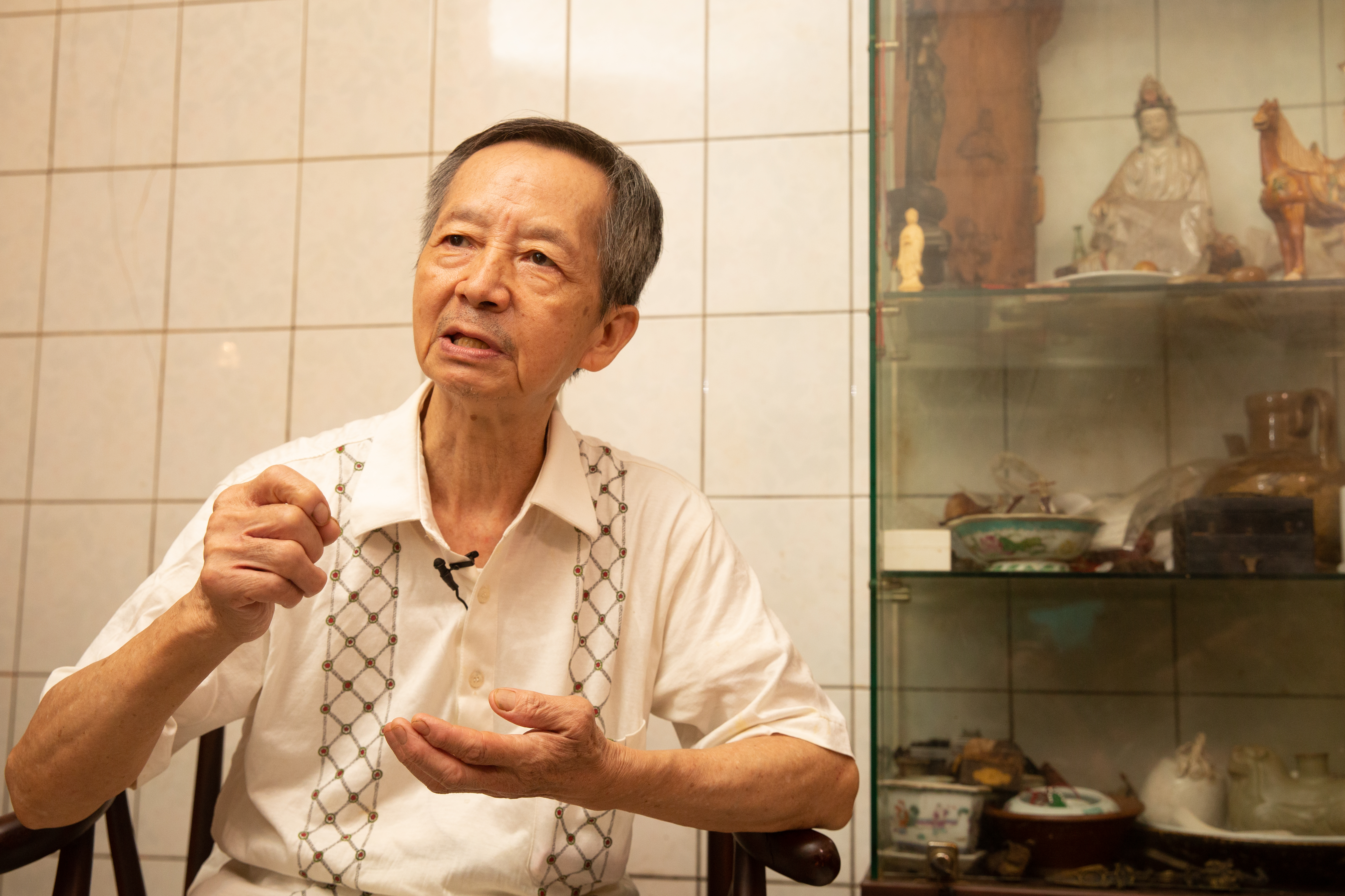 吳長生年輕時曾有過明星夢，特別去拜師學唱歌，後來為了養家放棄夢想。