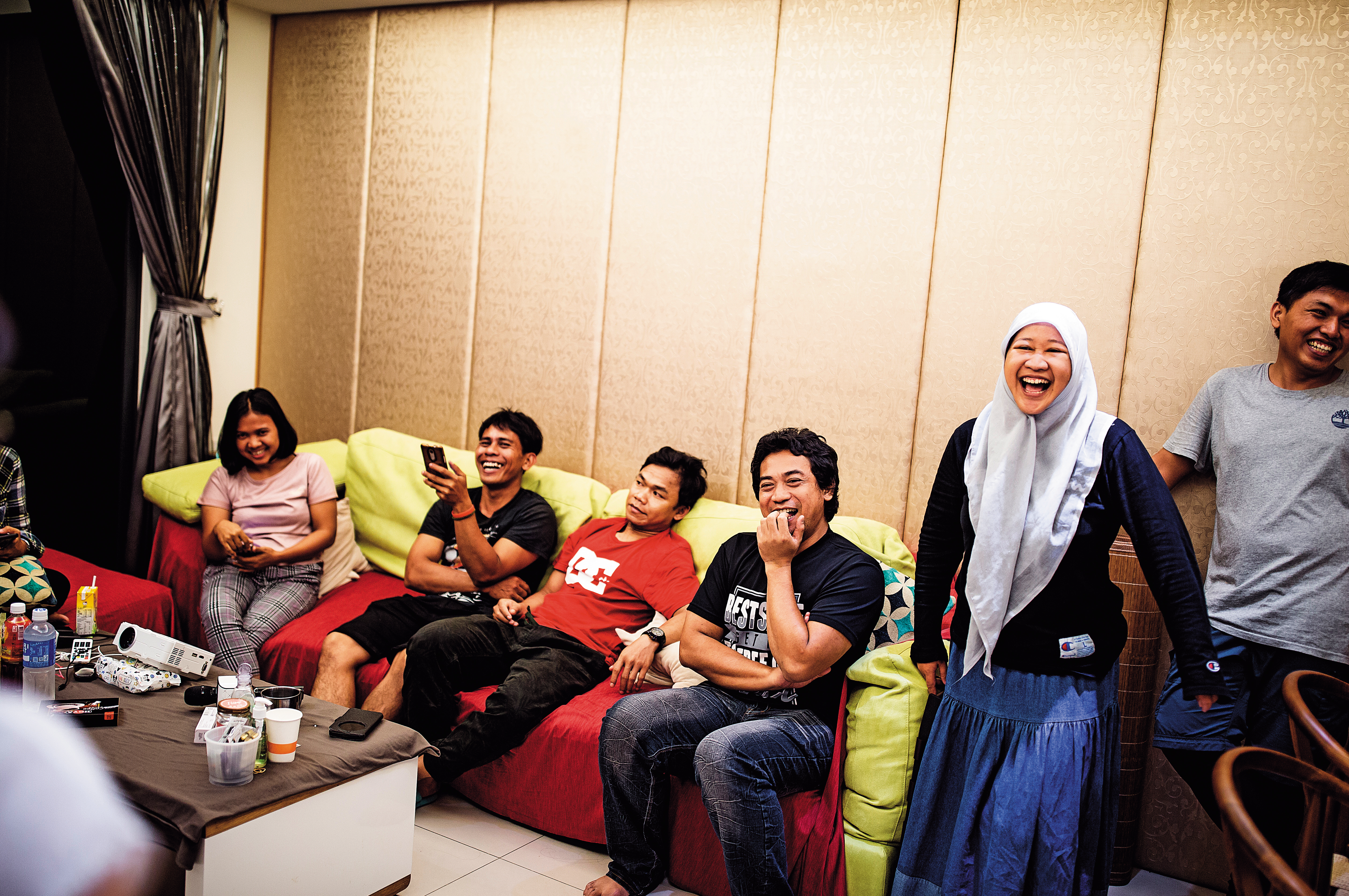 通常只在週六晚上,到隔天傍晚各自回到宿舍之前,瑪雅和夥伴們會在「基地」過夜,過上類家庭的生活。