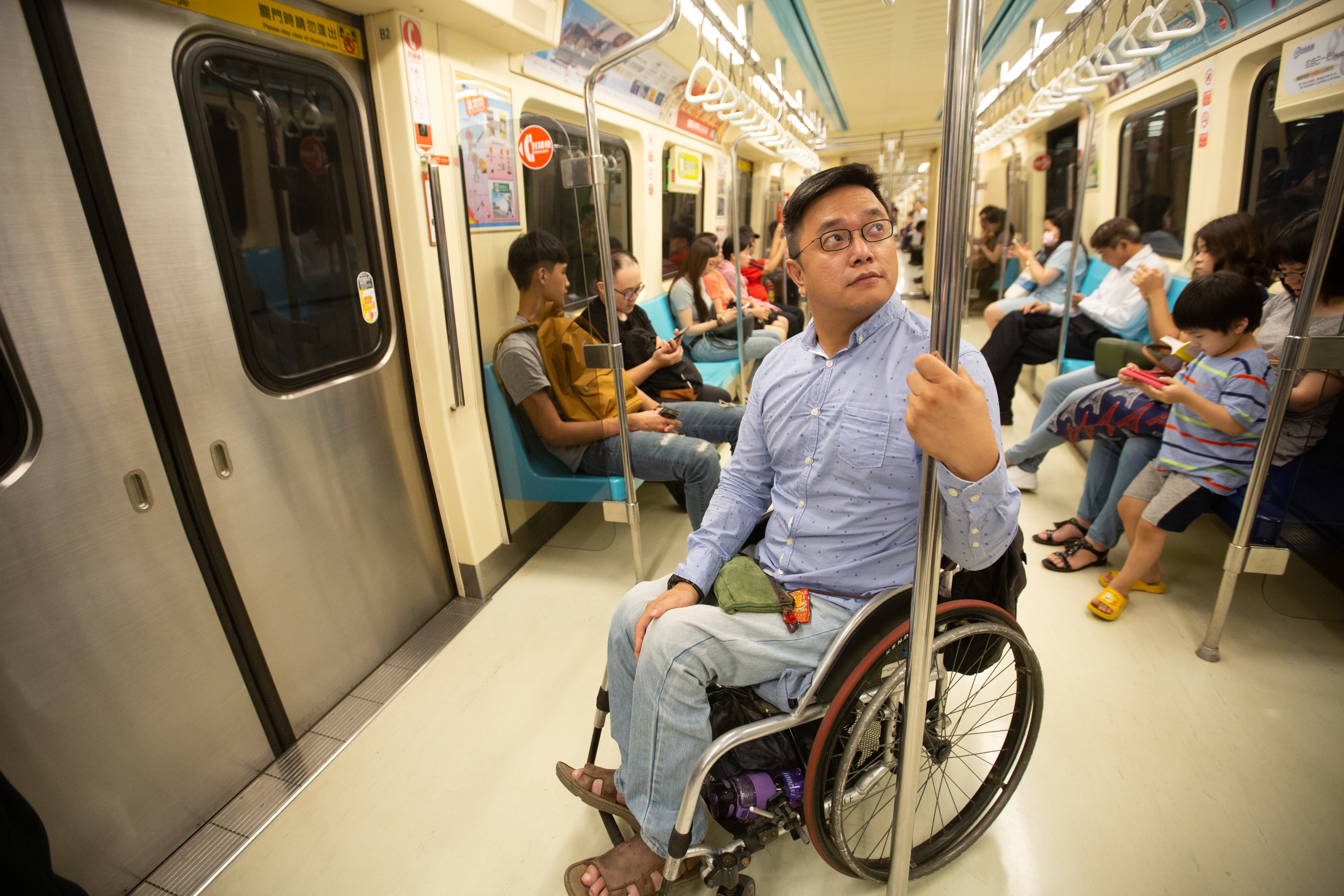 22歲那年發生嚴重車禍，佛洛阿水消沉整整1年多，才從股市找回自信和人生。