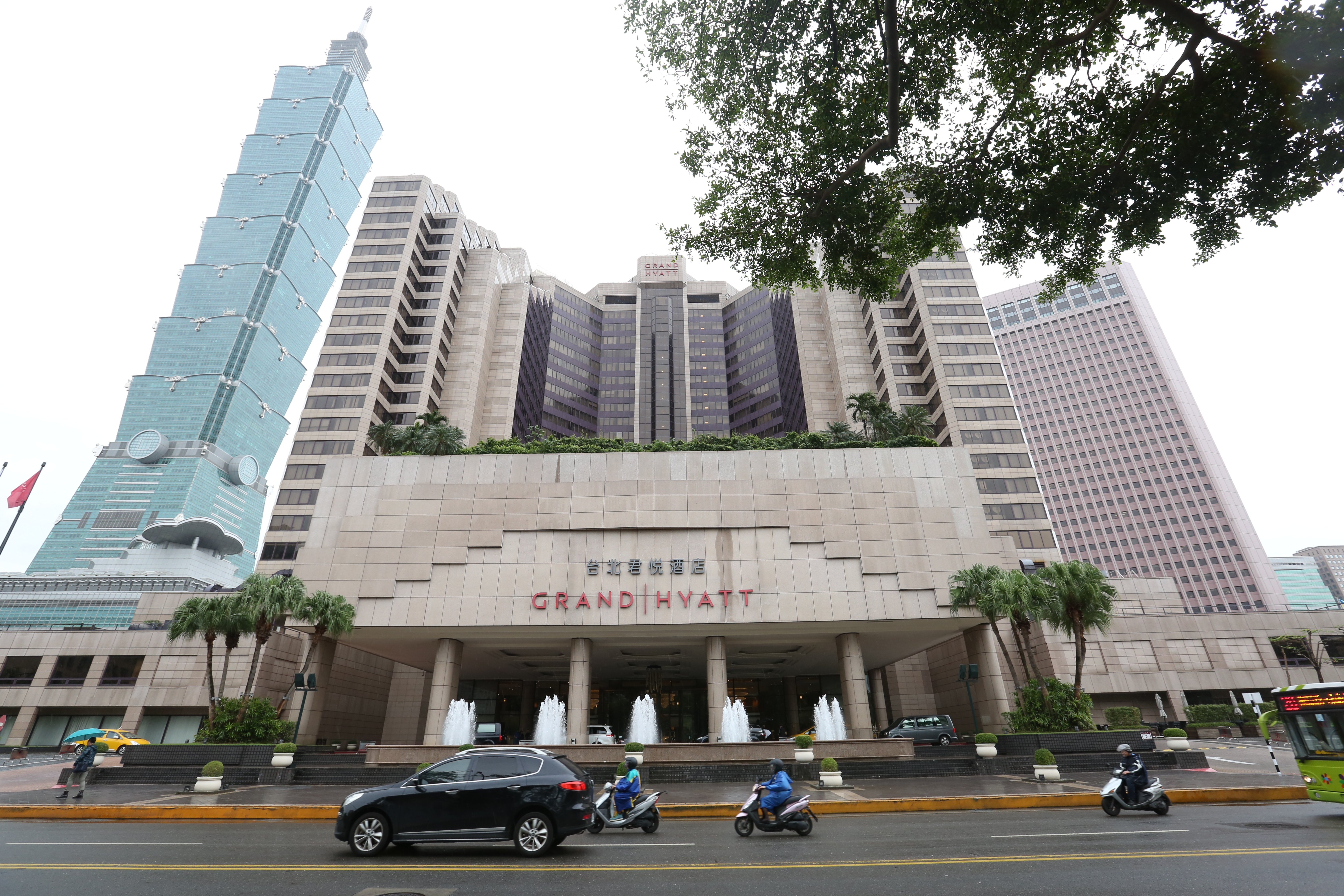 在信義區成立最久的五星級飯店台北君悅再傳改名。