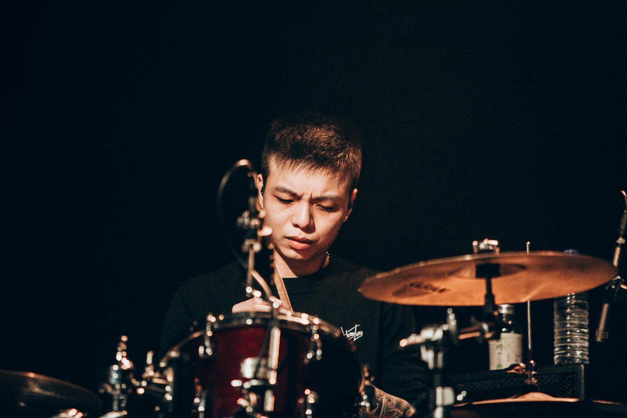 獨立樂團茄子蛋曾一舉在金曲獎奪下2座獎盃，不過前鼓手小賴（圖）今爆出持毒被捕。