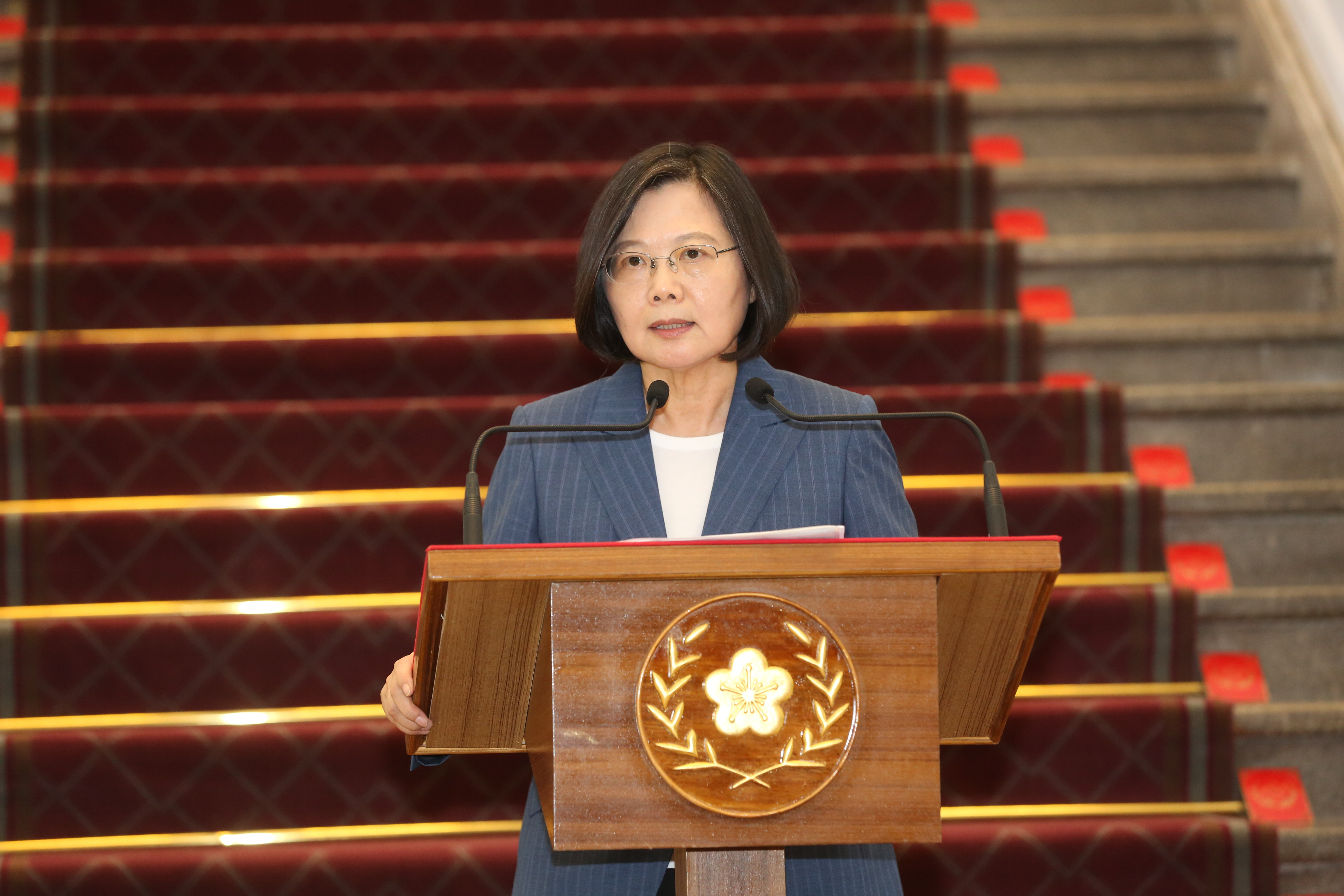 蔡英文昨受訪表示，非常支持香港人民追求自由民主訴求，但不會介入。