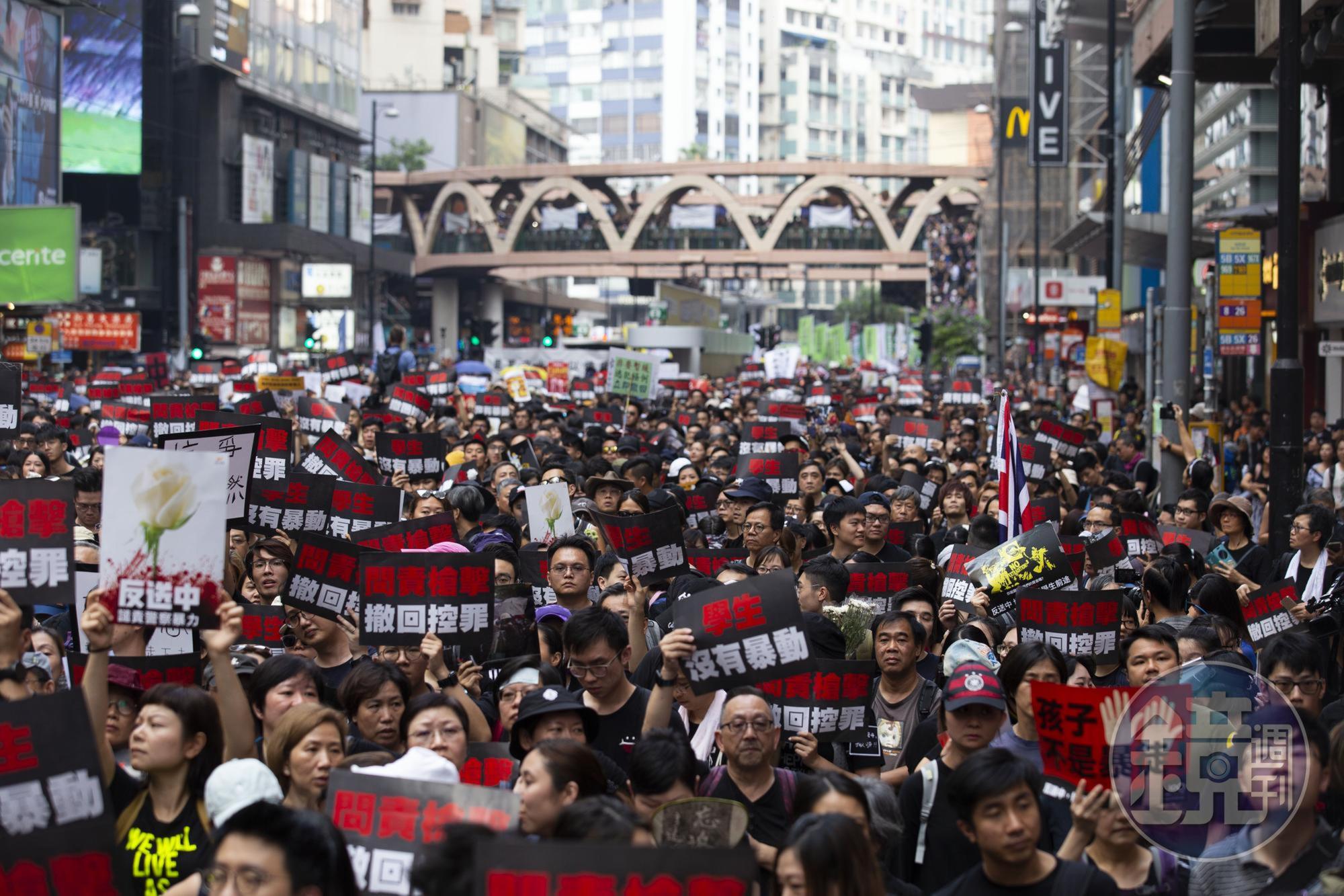 香港特區政府特首林鄭月娥昨(4日)透過電視談話,宣布撤回修訂《逃犯條例》草案。