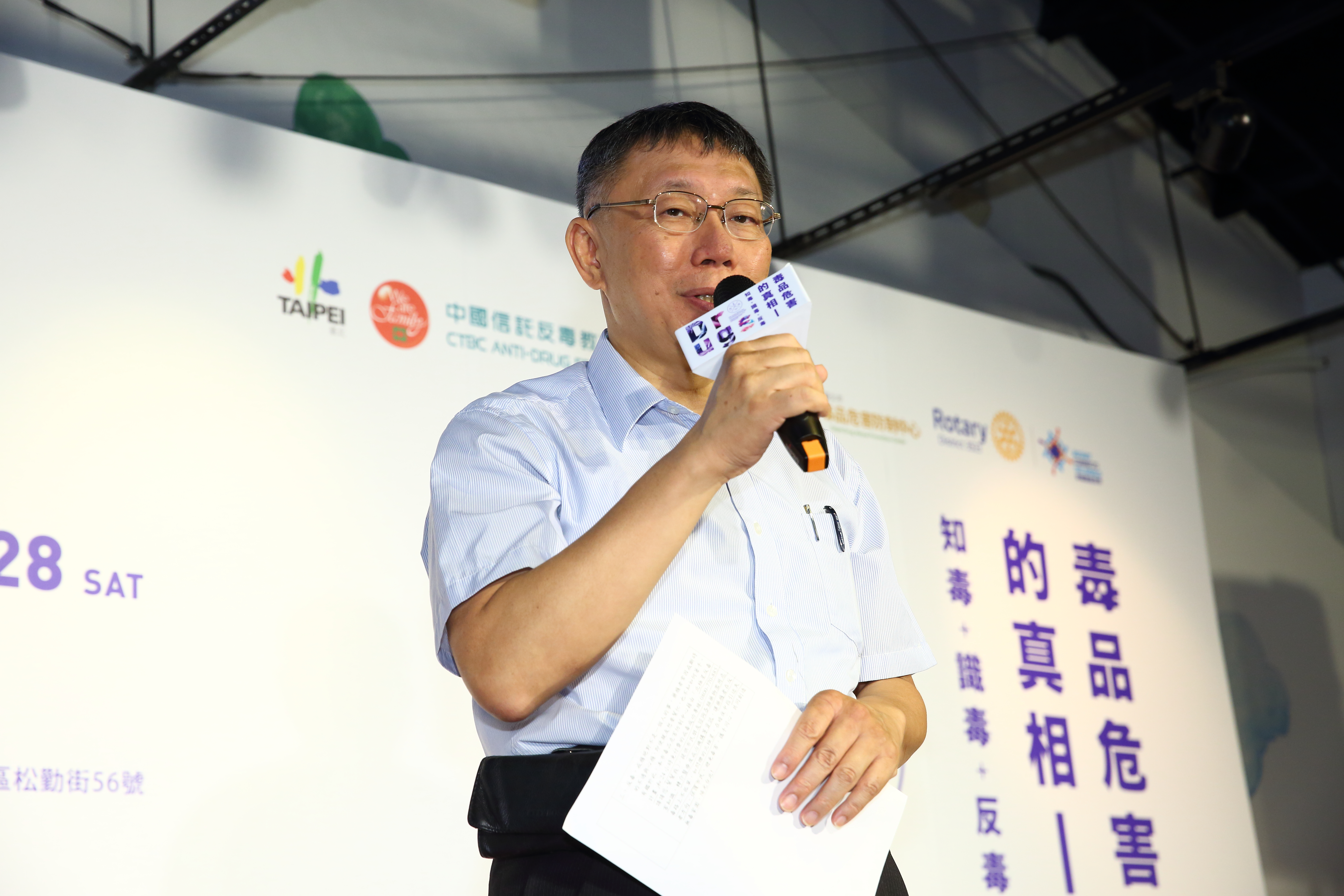 黃光芹凌晨po文痛批柯文哲，「舊怨新敍，表露心跡，他還劃分立場，由標榜的白、改回先前標榜的綠，不僅使自己立場尷尬，『以前討厭外省人』的圈圍，也未免株連甚廣。」