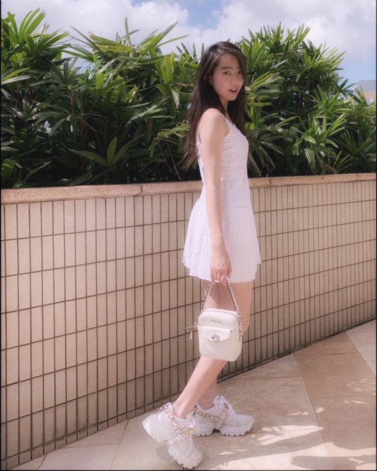 對於爸媽離婚一事,林愷鈴坦言2人早已分開,很感謝他們多年來一直照顧弟弟跟自己,覺得自己很幸福。(翻攝自林愷鈴臉書)