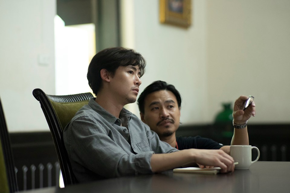 尼坤正在泰國拍攝驚悚新片。（翻攝自JYP Thailand Official粉絲頁）