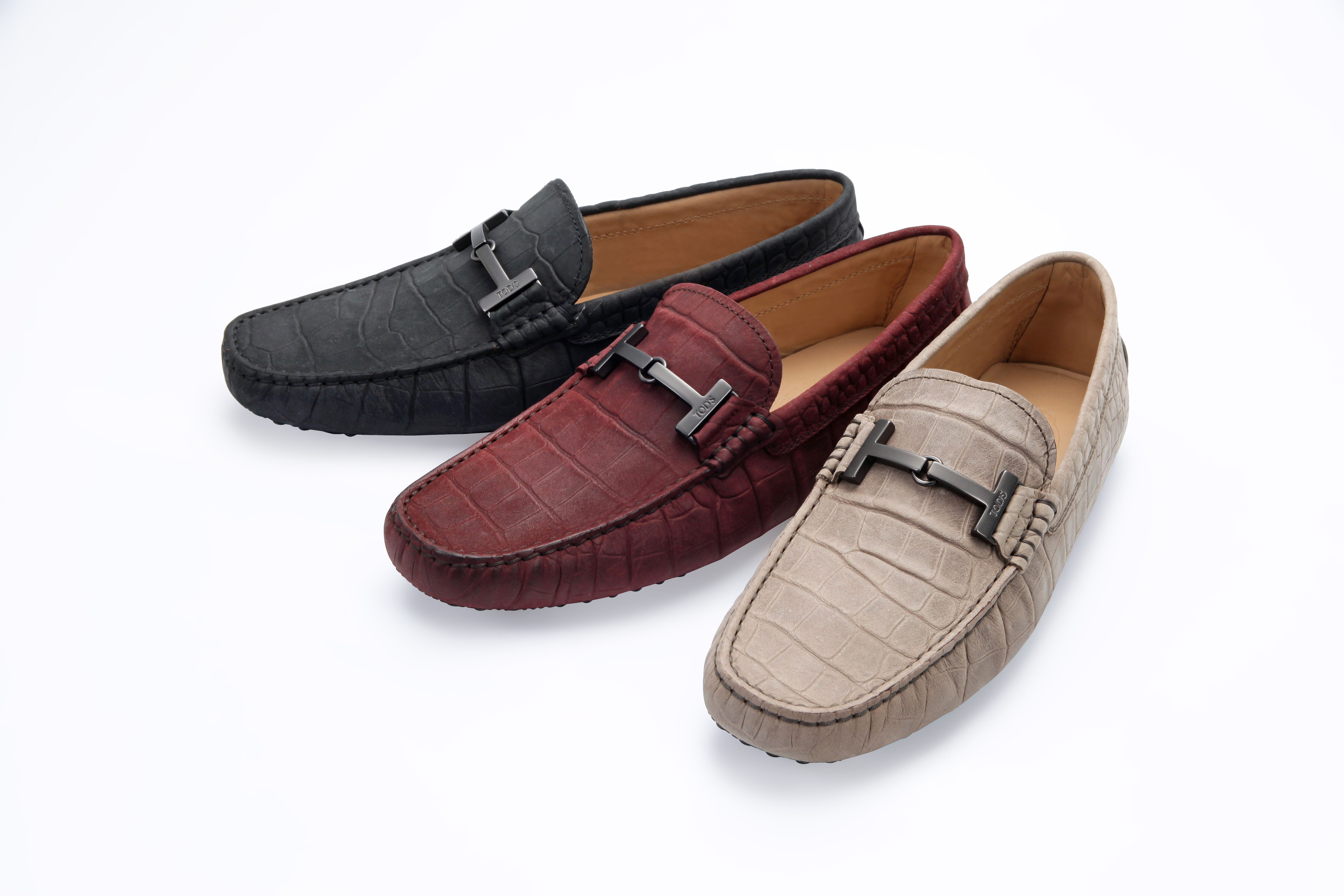 TOD'S鱷魚壓紋皮革豆豆男鞋，各NT$22,600。（迪生提供）