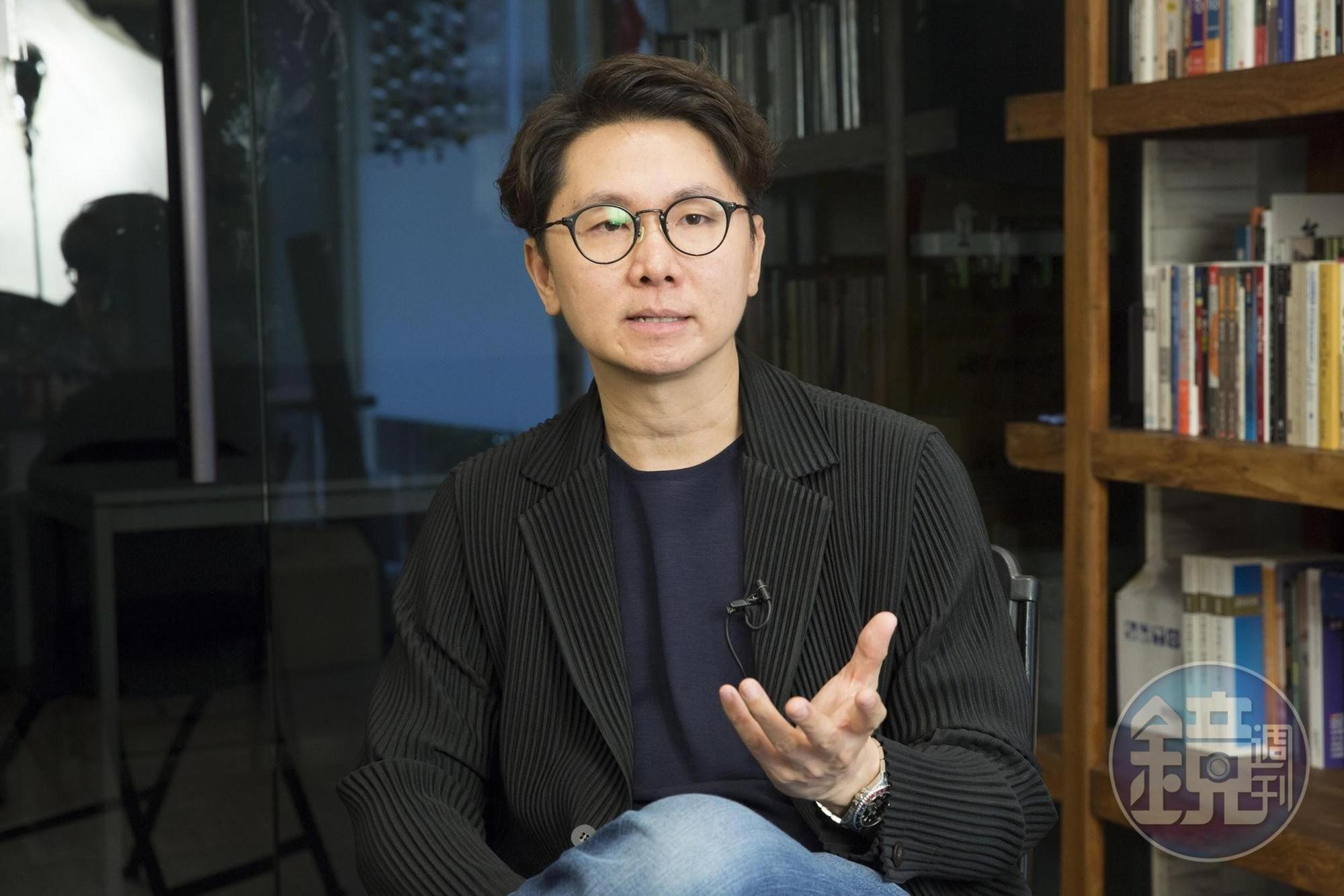喜歡看鬼片的泰國導演班莊比辛達拿剛,以結合恐怖和喜劇元素見長。