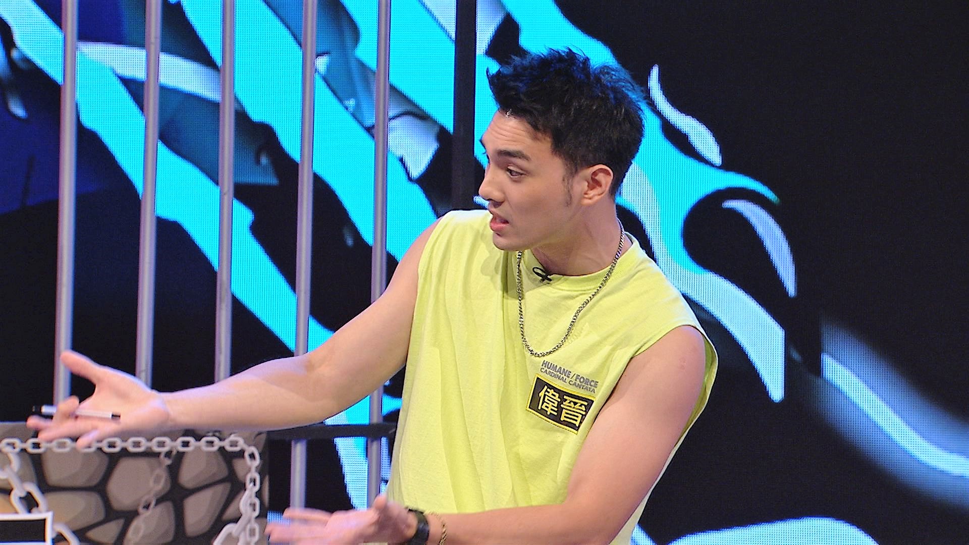 「凹嗚狼人殺」壓力大，退伍剛歸隊的偉晉忍不住激動怒吼：「覺得很煩。」（八大提供）