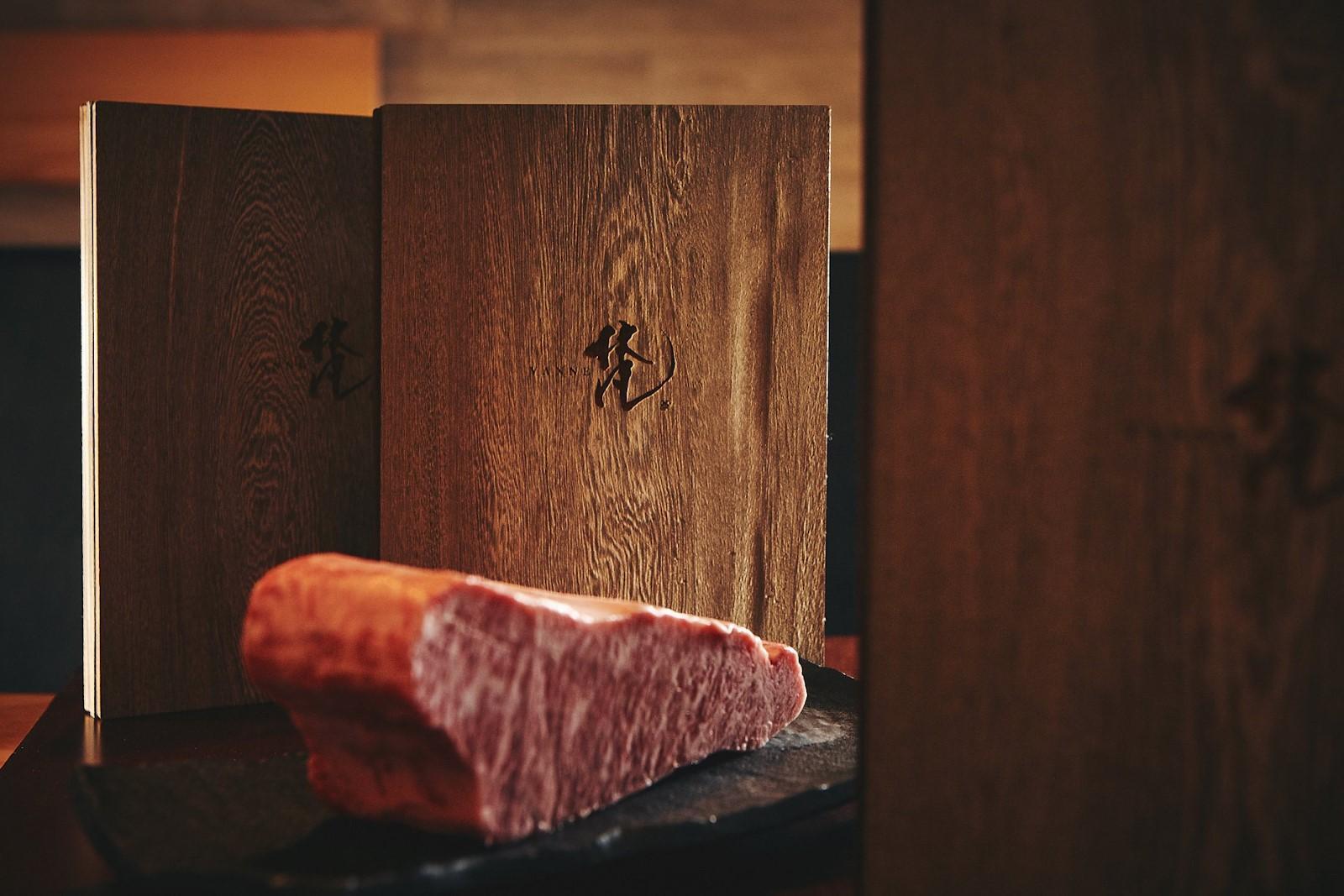 日式和牛燒肉是泰國導演班莊比辛達拿剛的最愛,來台只要有吃到就覺得滿足。(翻攝自梵燒肉粉絲專頁)