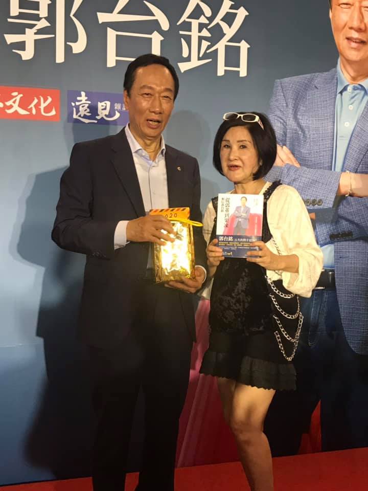 恬娃多次表態力挺郭台銘，認為當初韓國瑜讓步，郭早就出來選了。（翻攝恬娃臉書）