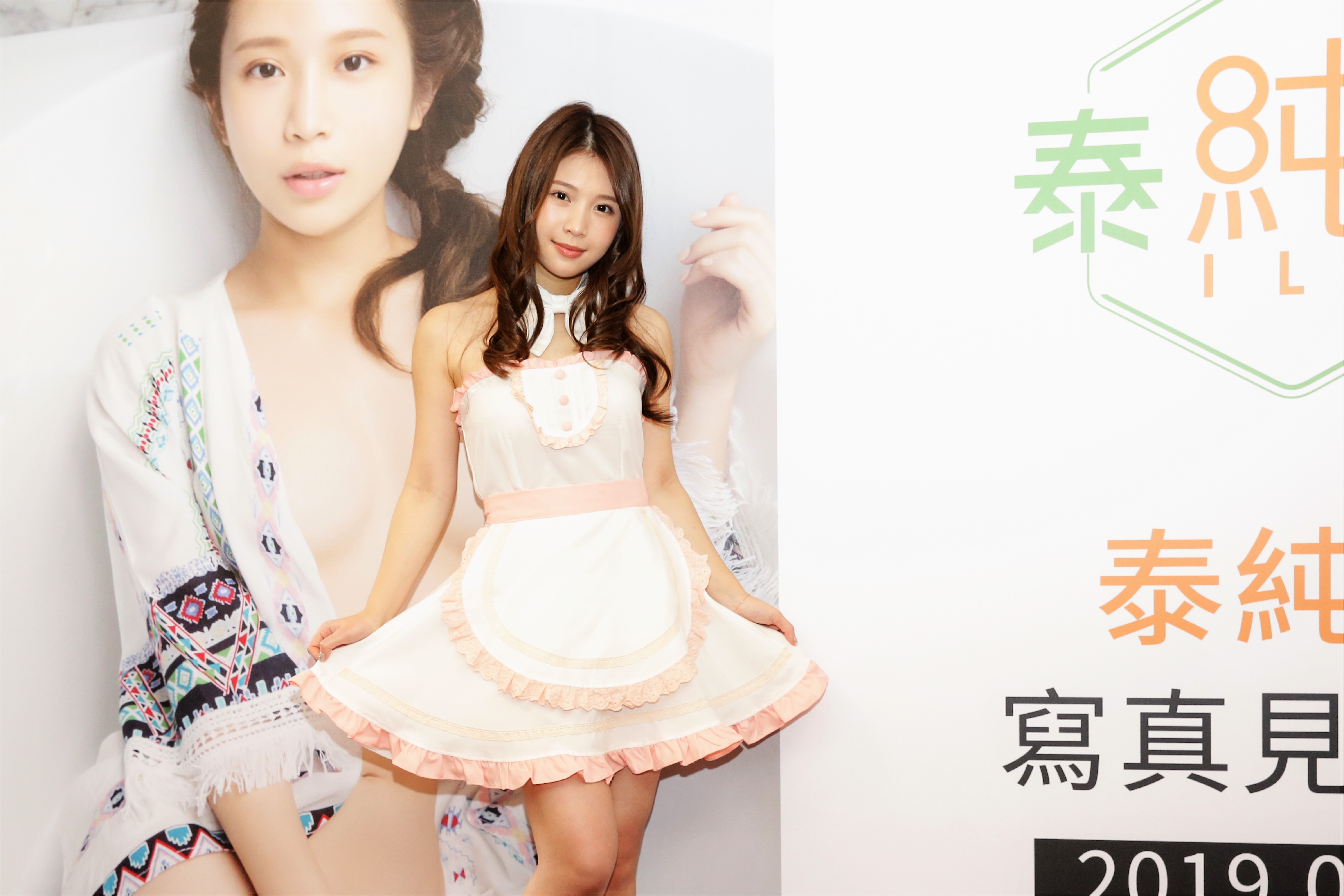 「雞排妹」鄭家純驚傳因工作壓力大，憂鬱症復發，目前持續服藥控制。