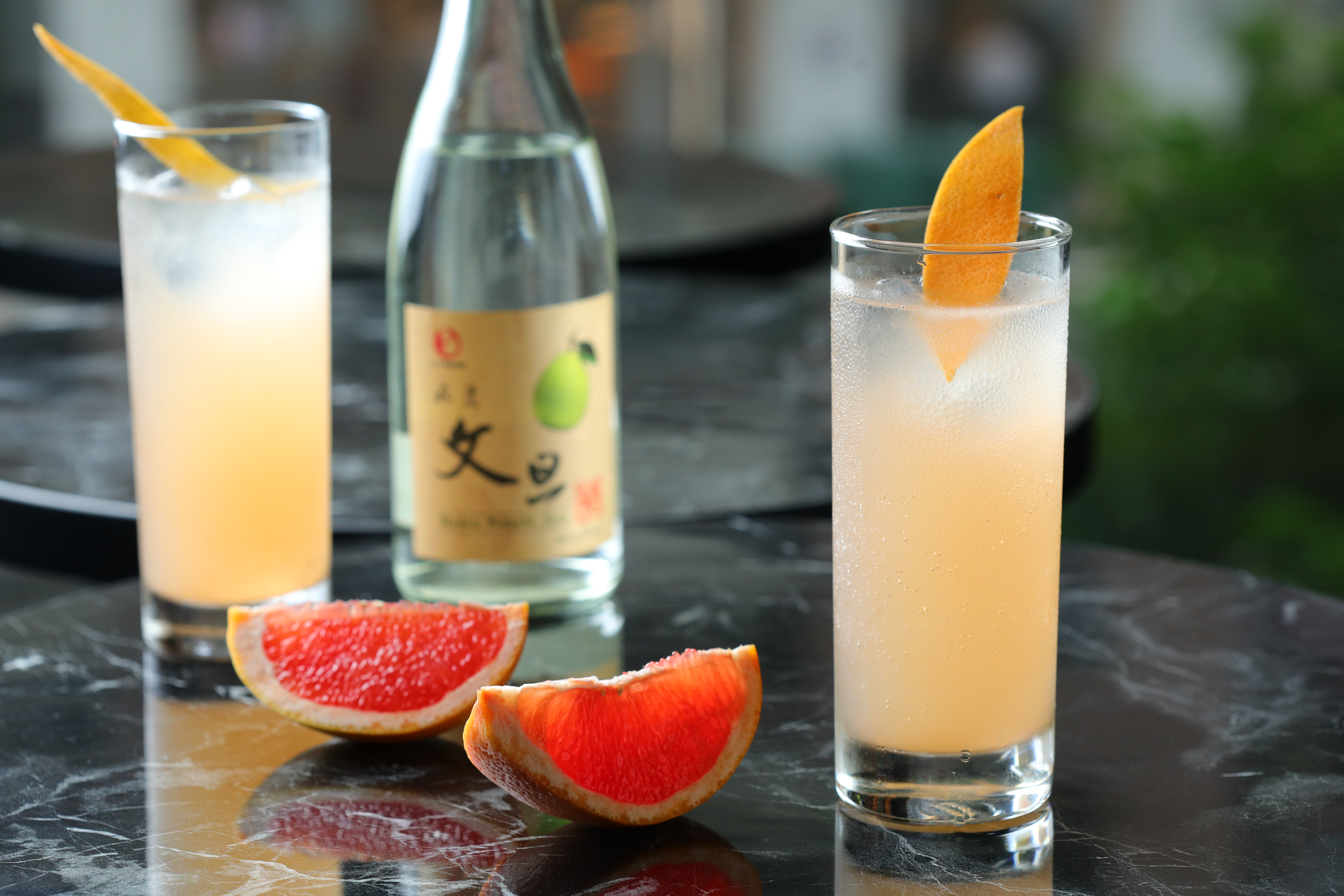 「文旦懂你」是杯解膩的高粱Fizz，舜堂文旦高粱的香氣和葡萄柚氣泡水很合拍。（300元／杯）