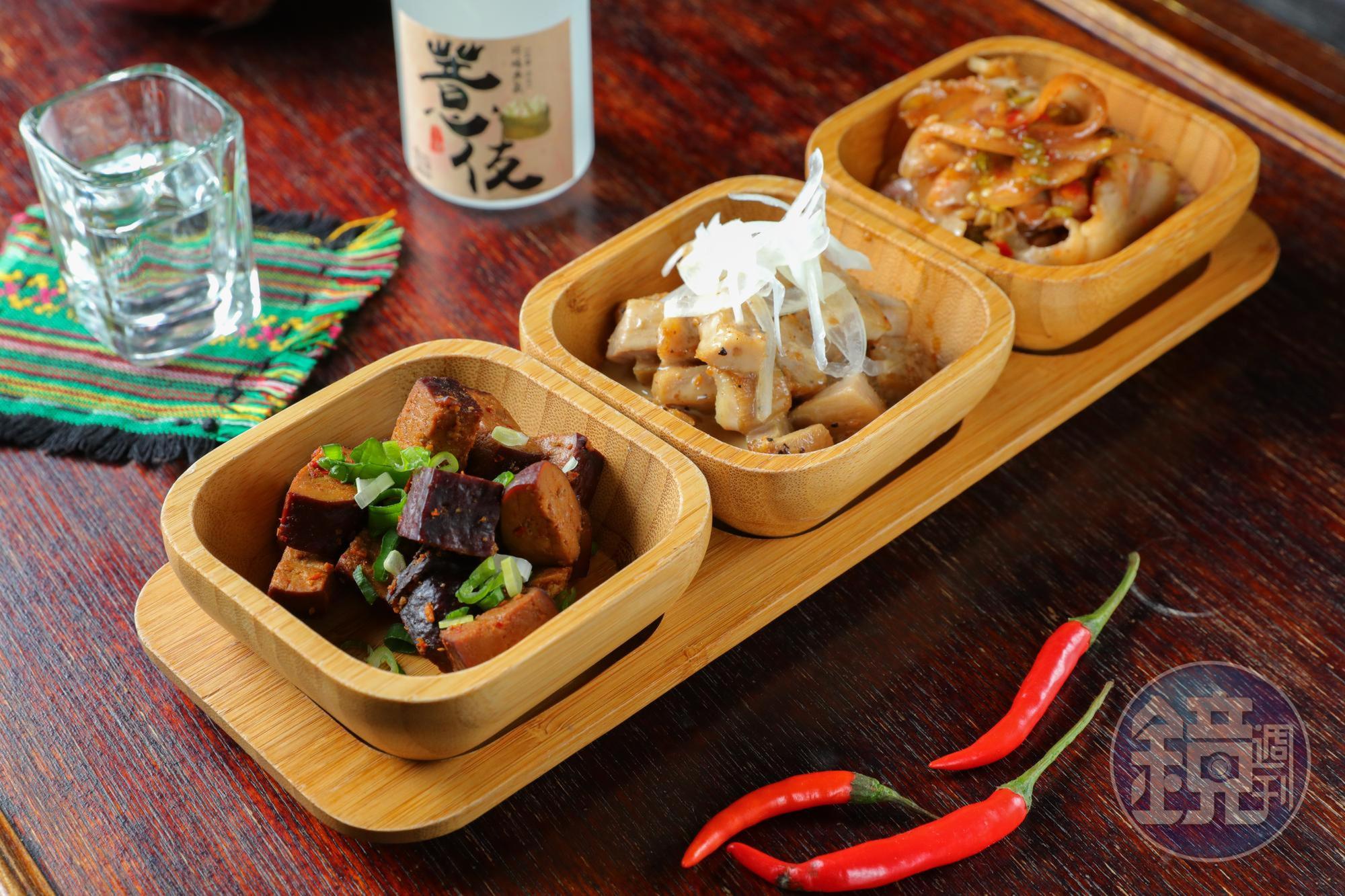 「下酒菜三兄弟」由滷豆干、胡麻醬松阪肉、泰式涼拌豬耳組成，看似樸素，卻處理得極有水準。（320元／份）