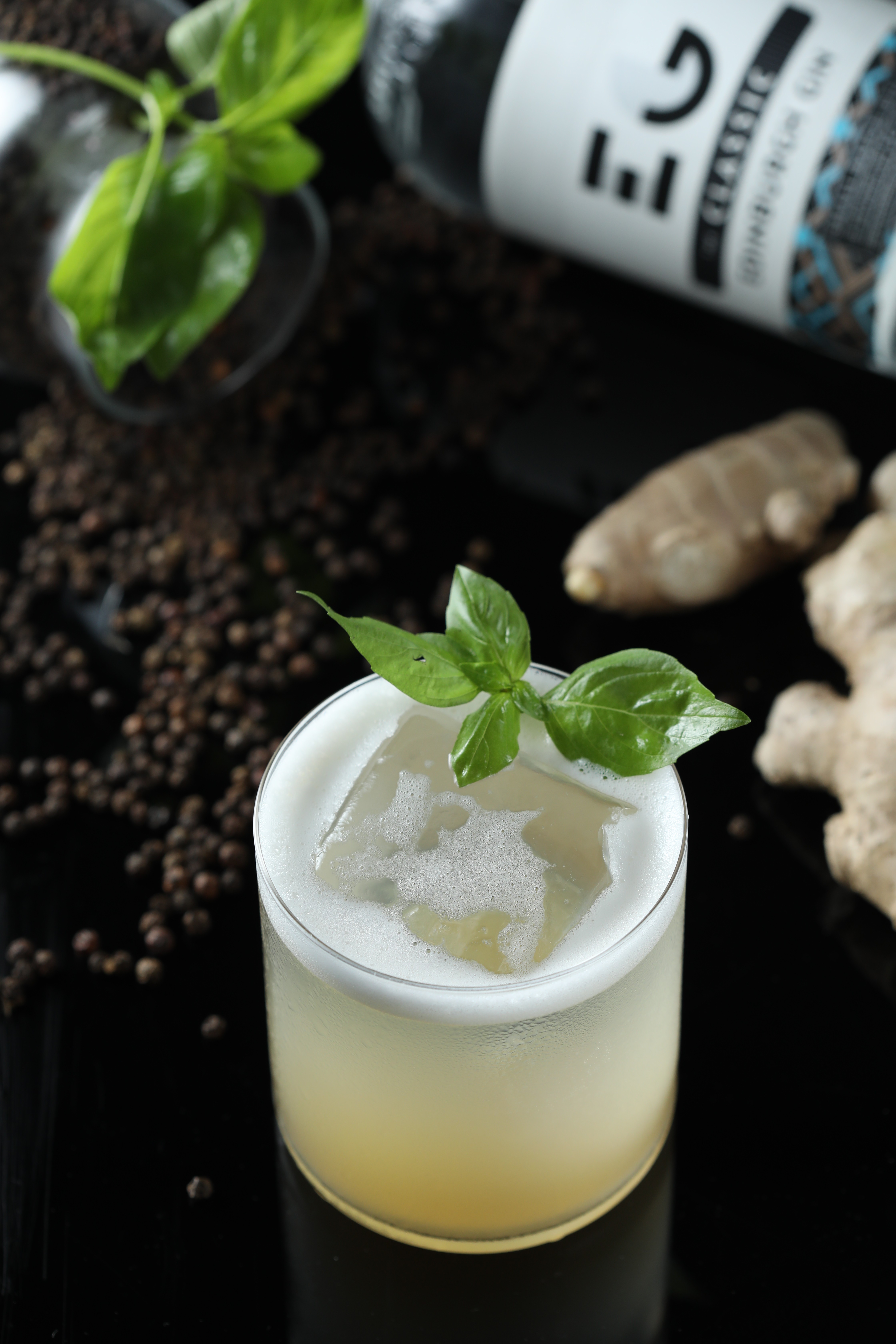 「胡椒」以葡萄柚香氣統合了複雜的辛香料。（400元／杯）