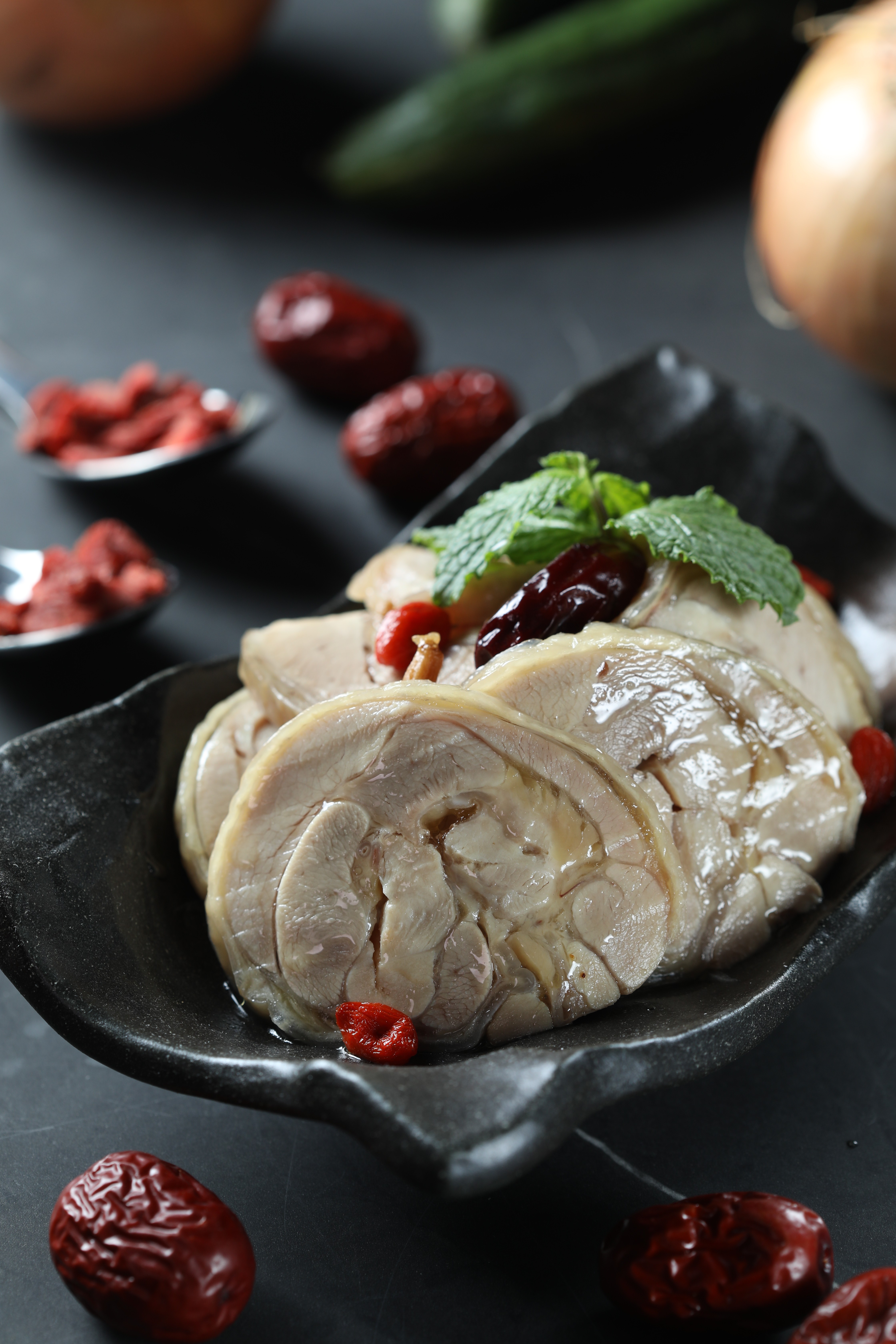 「紹興釀醉雞」酒香藥香飽滿。（250元／份）