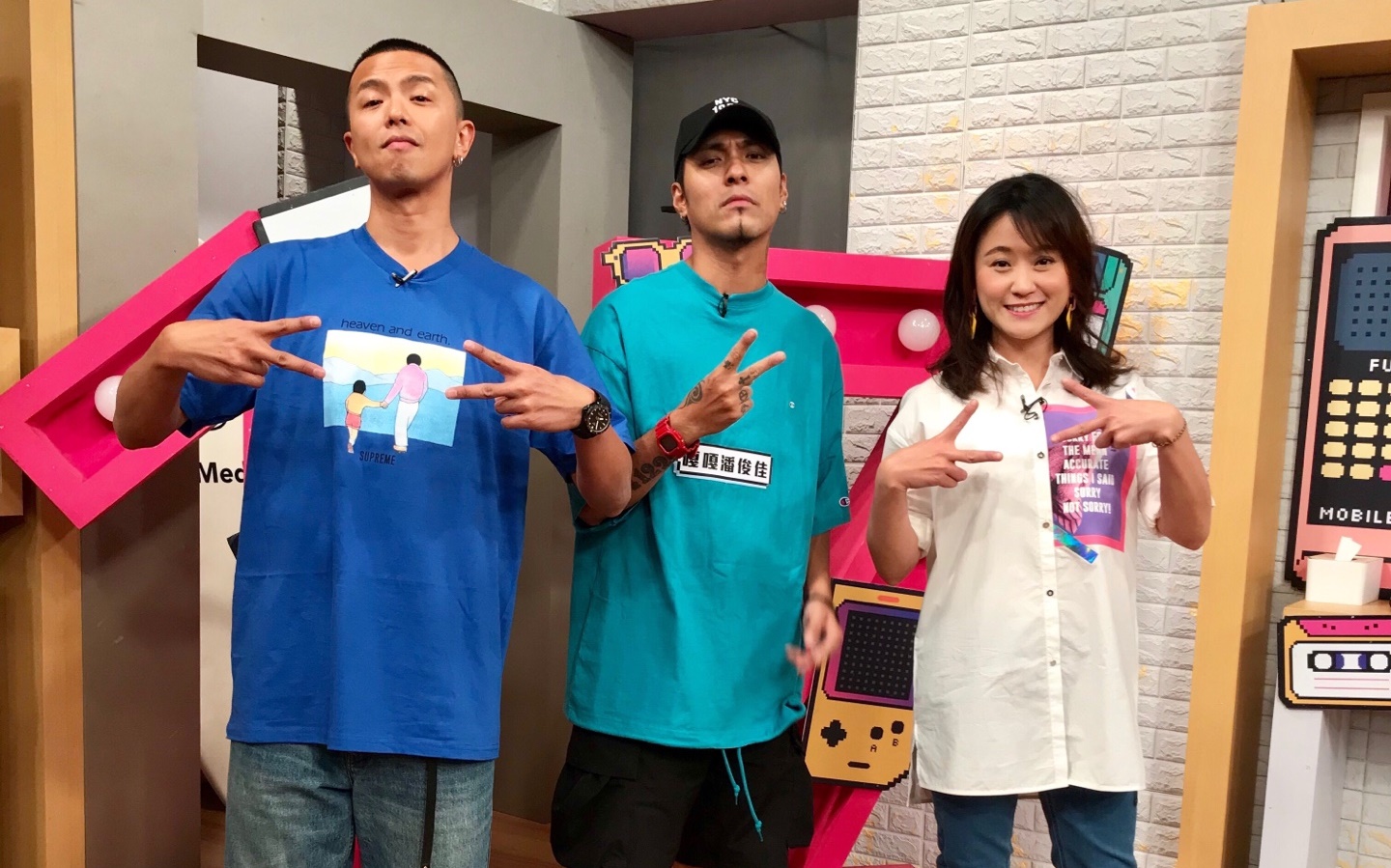 嘎嘎以本名潘俊佳復出發行個人單曲《都是我》，將懊悔寫成歌傳達給大家，日前上17直播節目《趣你的娛樂》。（趣你的娛樂）