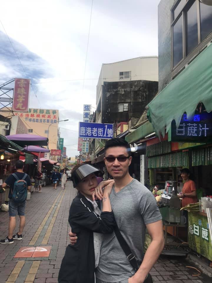 小S追劇常有欣賞的男演員,但不忘在社群平台上與老公曬恩愛。(翻攝自小S臉書)