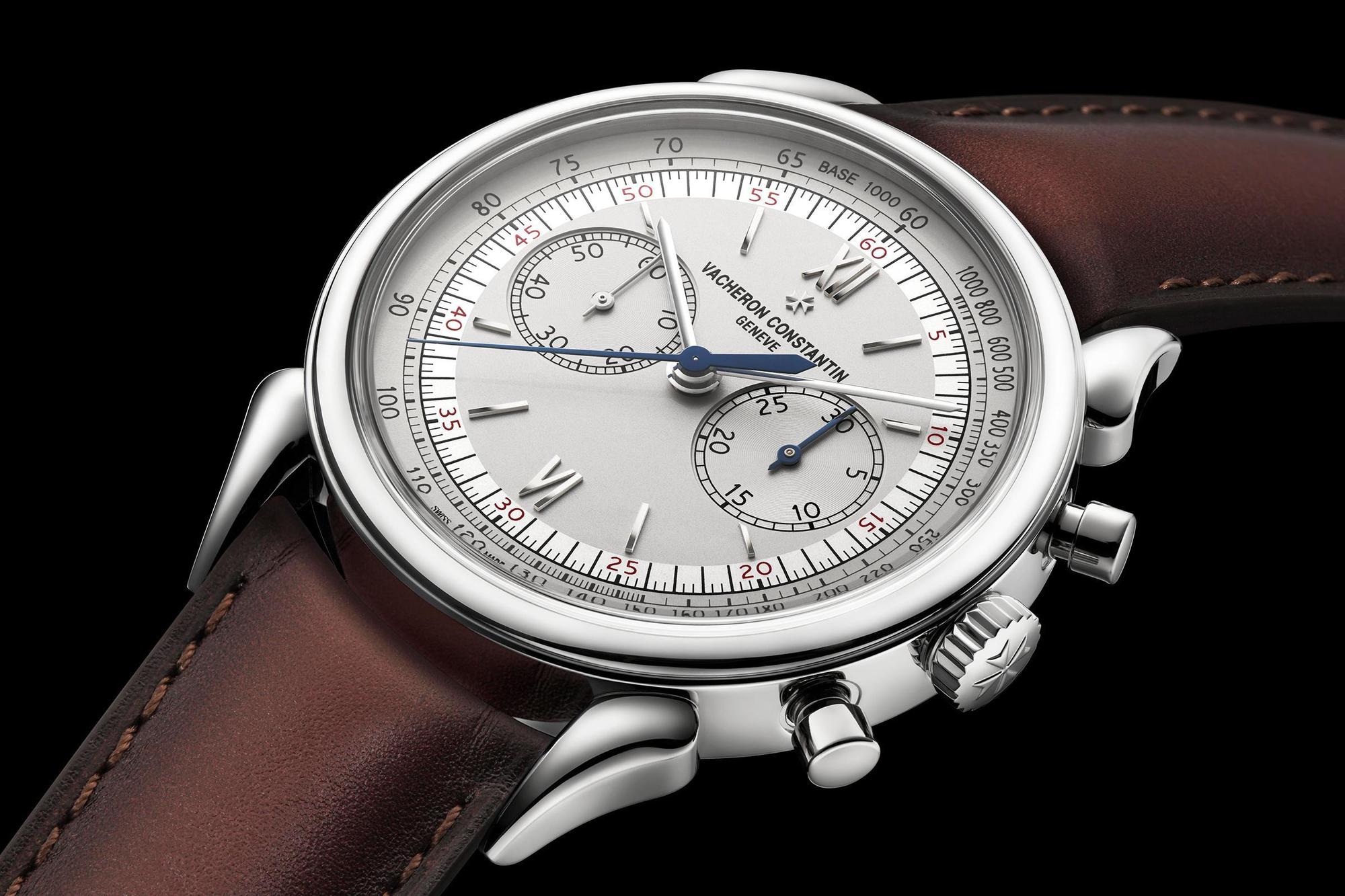 江詩丹頓Historiques Cornes de vache 1955推出全新的精鋼版本，重現「牛角」迷人面貌。