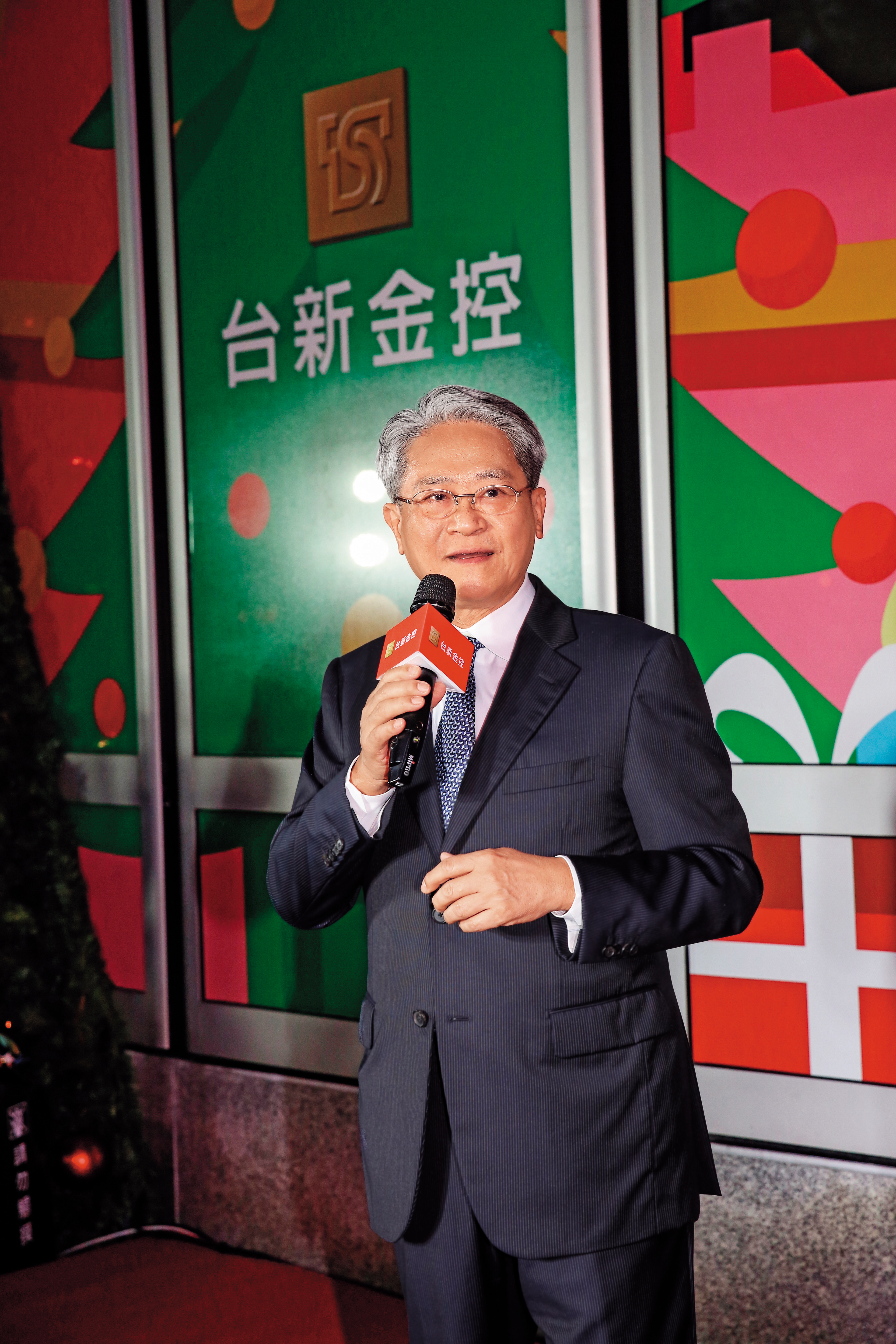 台新金合併彰銀案懸宕十四年,也是台新金董座吳東亮難以放棄的一塊肥肉。