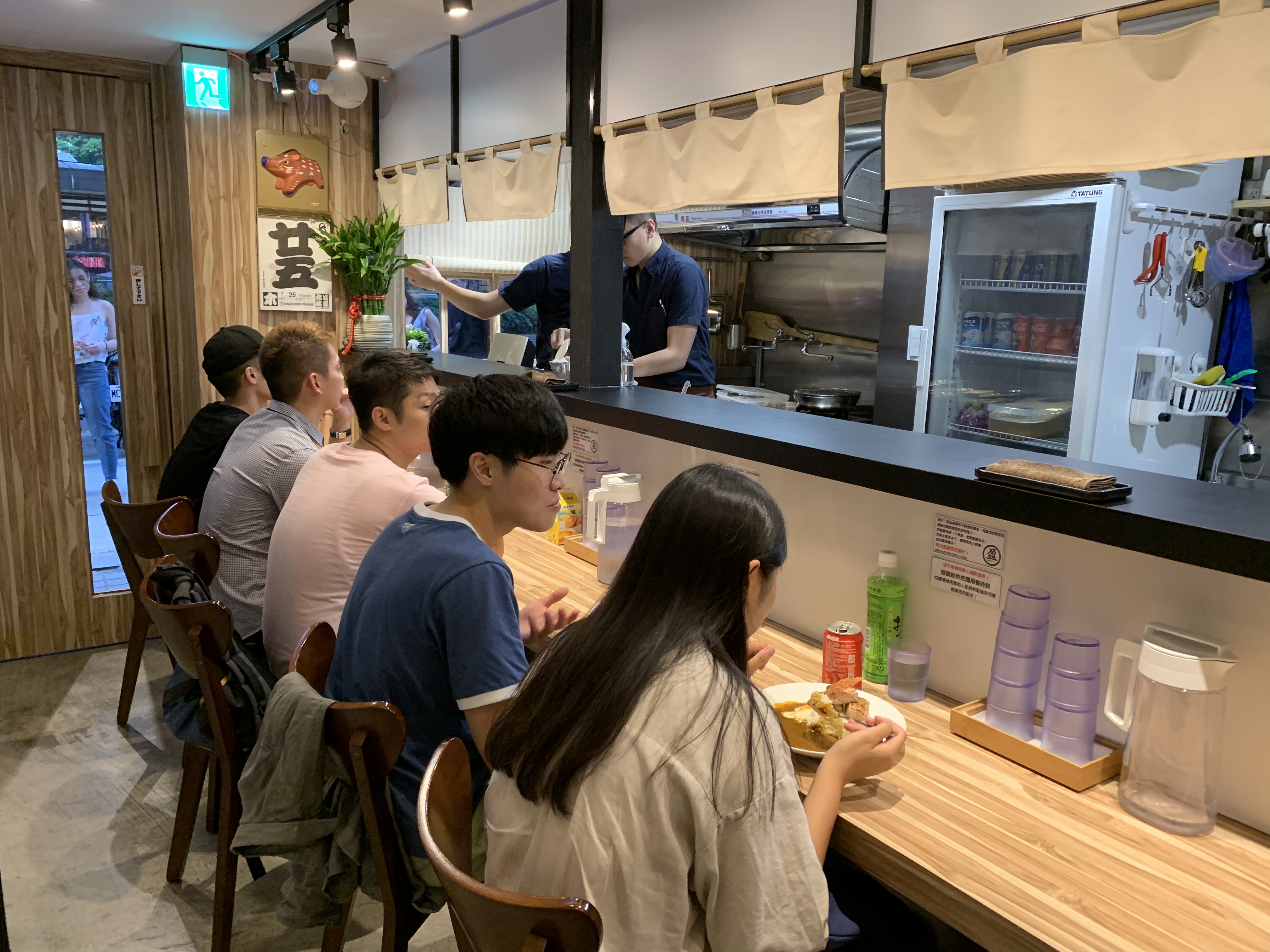 店面不大，只有7個座位數，需耐心等候。