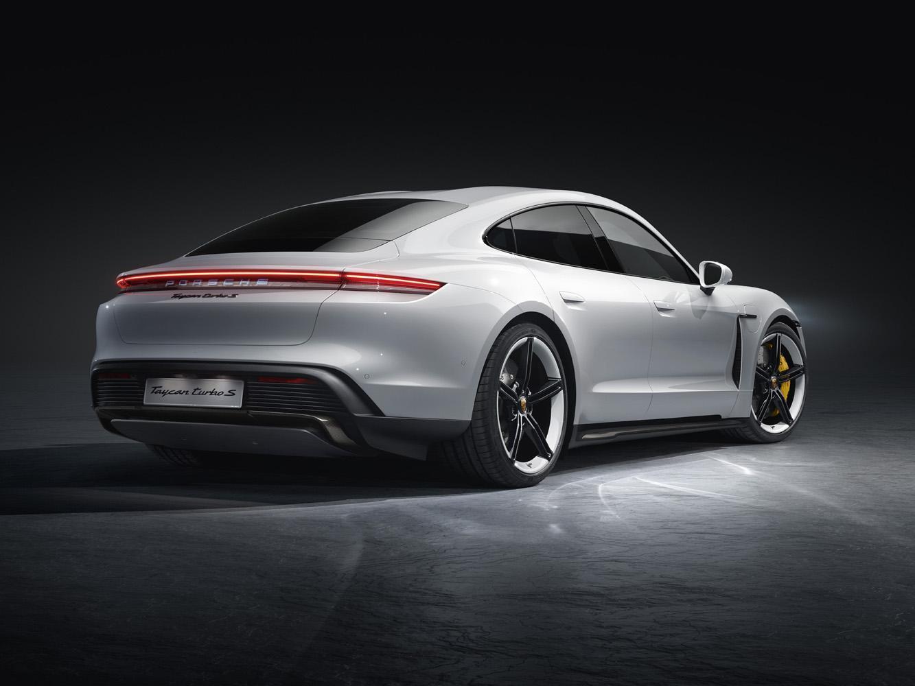 如果Taycan缺乏PORSCHE的感覺，我相信佳評如潮是不會發生的。
