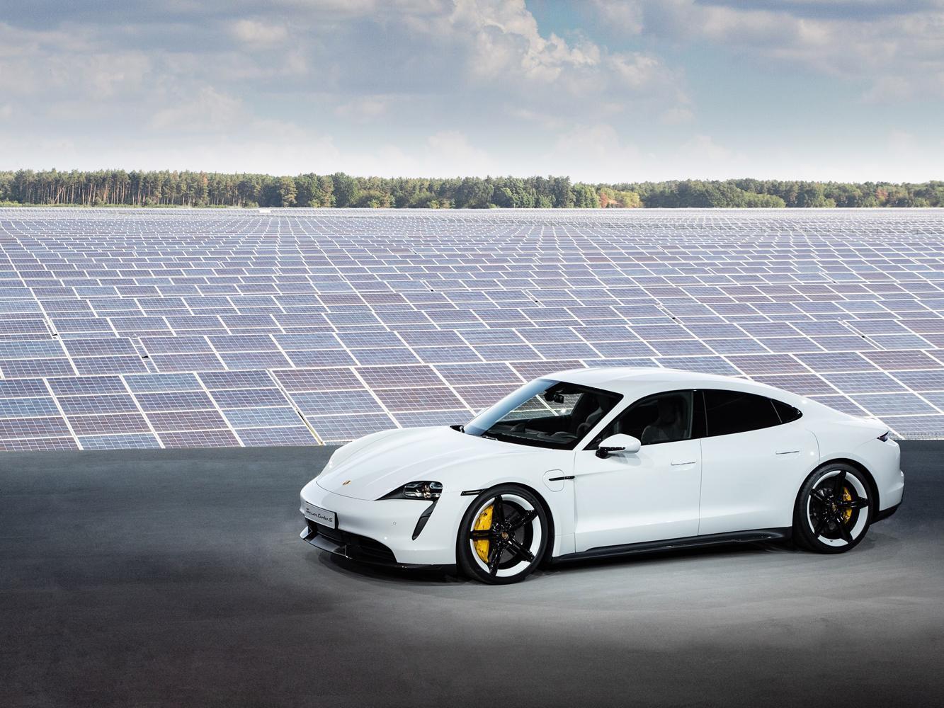 9月4日，PORSCHE在德國、中國、加拿大三地同步舉行Taycan發表會。