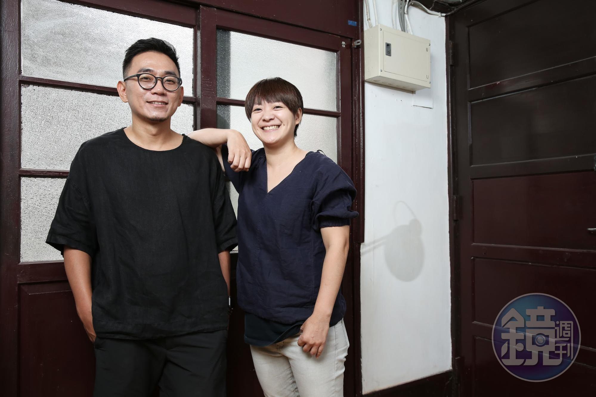 蕭百宸（左）、劉顯嘉（右）於2011年創立全台第一間特效化妝工作室「百嘉堂」，至今作品遍及台、港、中、印度。