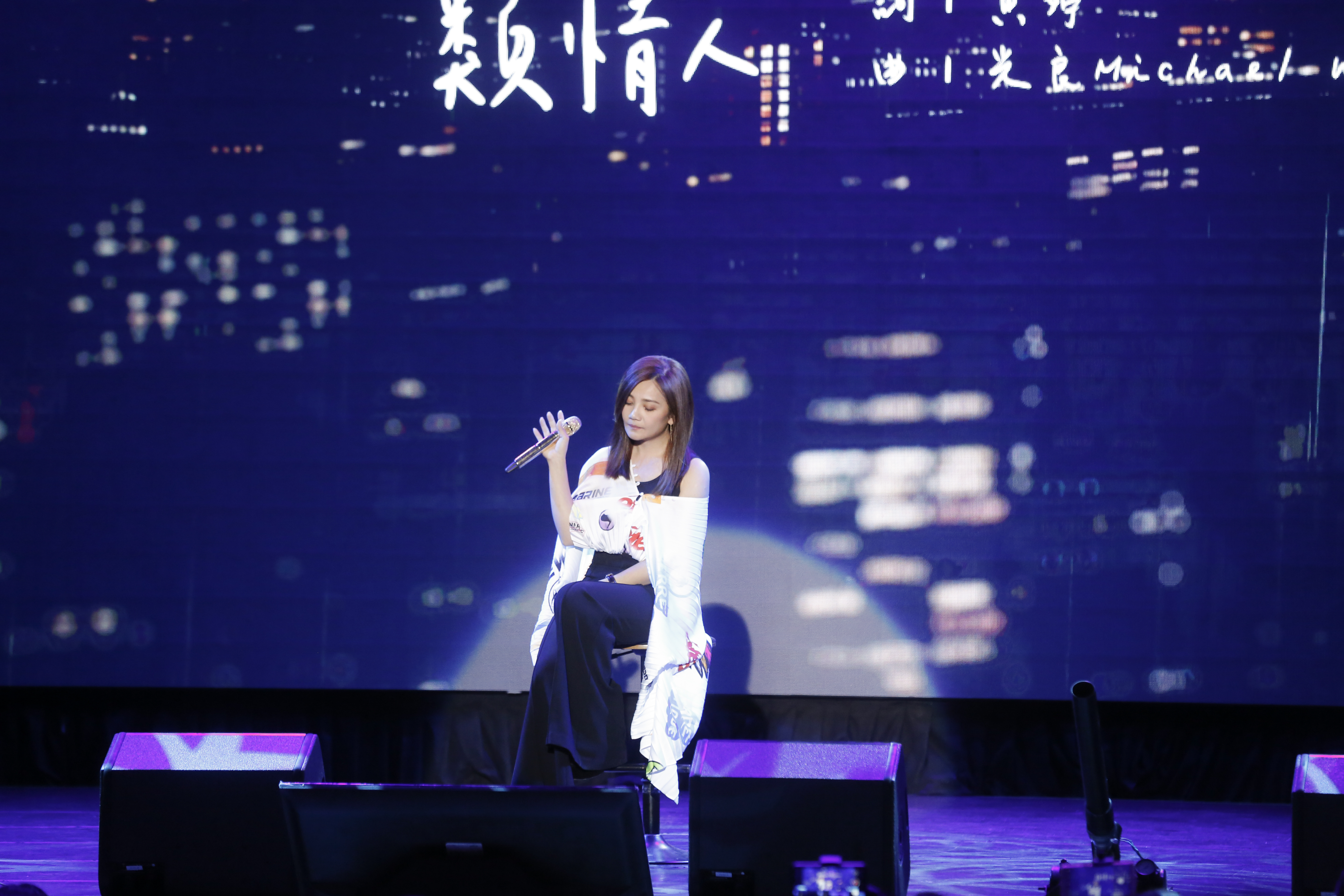 梁靜茹昨（8日）新歌分享會時，唱到一半突然淚崩，會後證實與老公趙元同結束9年婚姻。