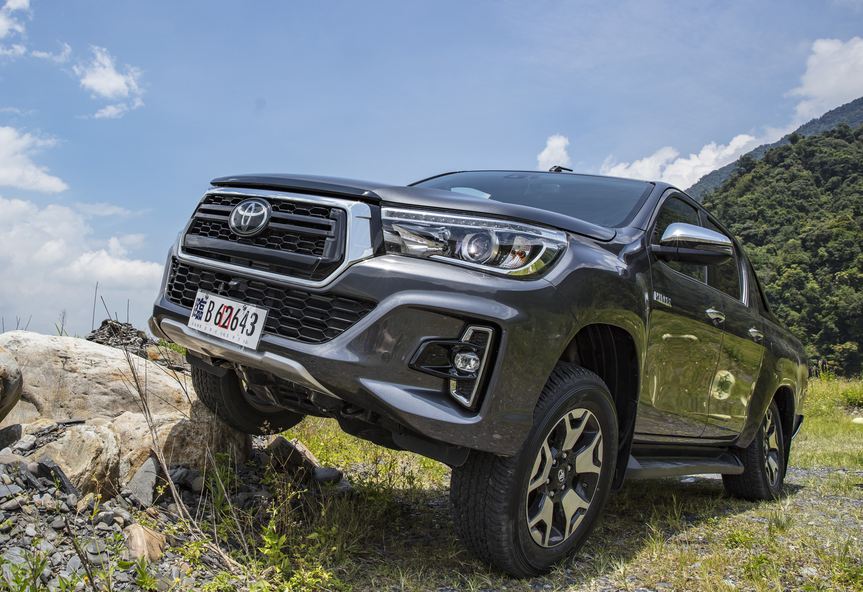 【鏡試駕】豐田戰車！TOYOTA Hilux