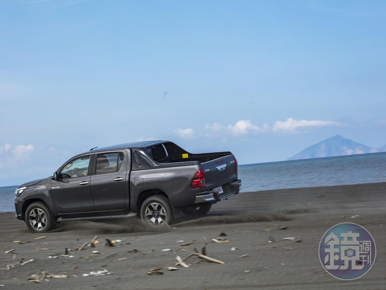 為了測試其Off Road實力，我們來到了讓無數四驅車玩家飲恨的某處海灘。
