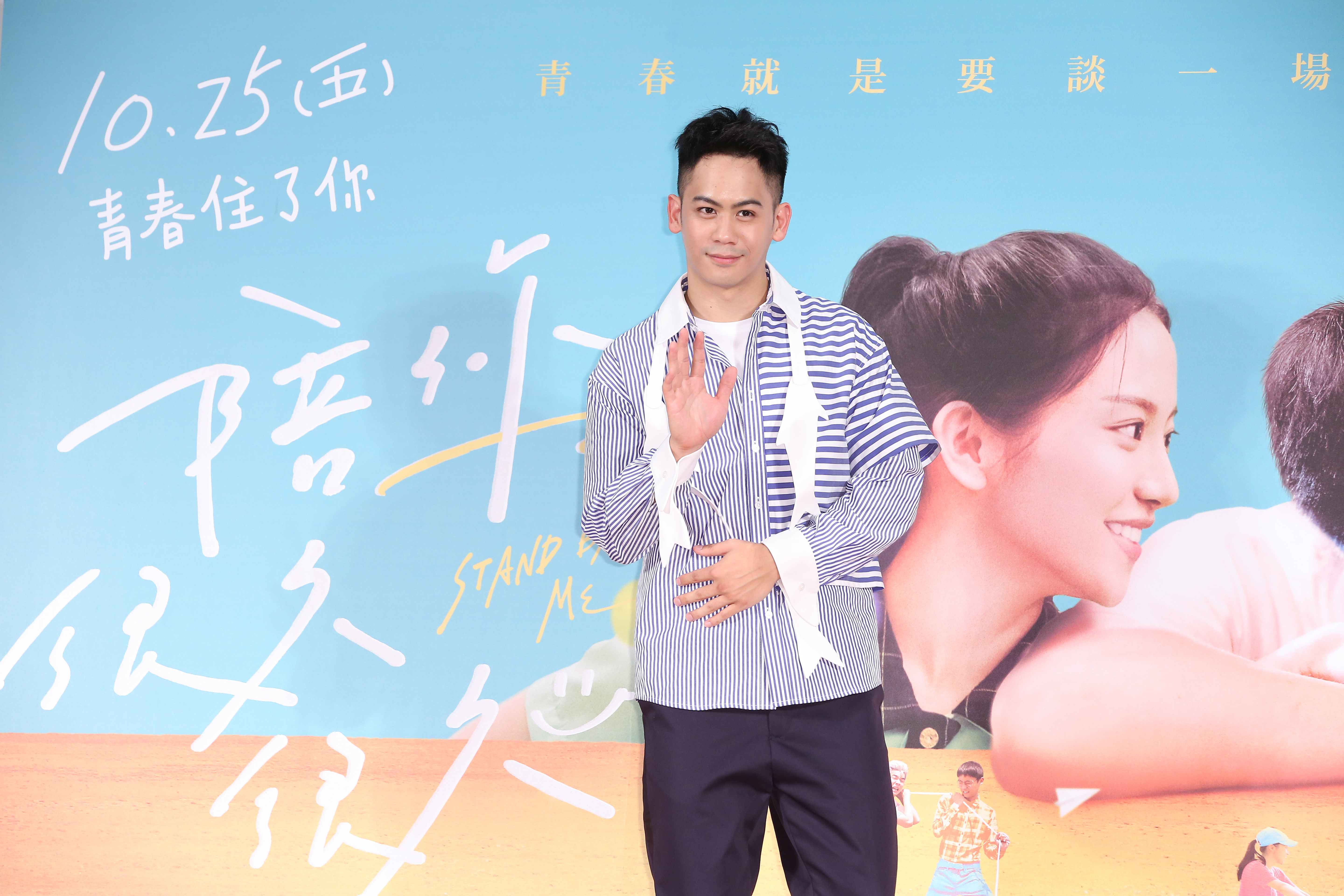 李淳一直為了戲在做準備，準備演出電影《武動天地》時，他曾到哪裡都帶著要練習的棍子，一次搭捷運時，門一打開，一個太太以為他是盲人，好心要扶他，最後對方知道他不是盲人，很是尷尬。