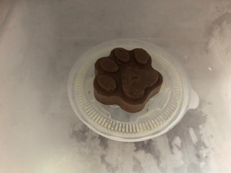 檢警查獲的大麻巧克力。(翻攝畫面)