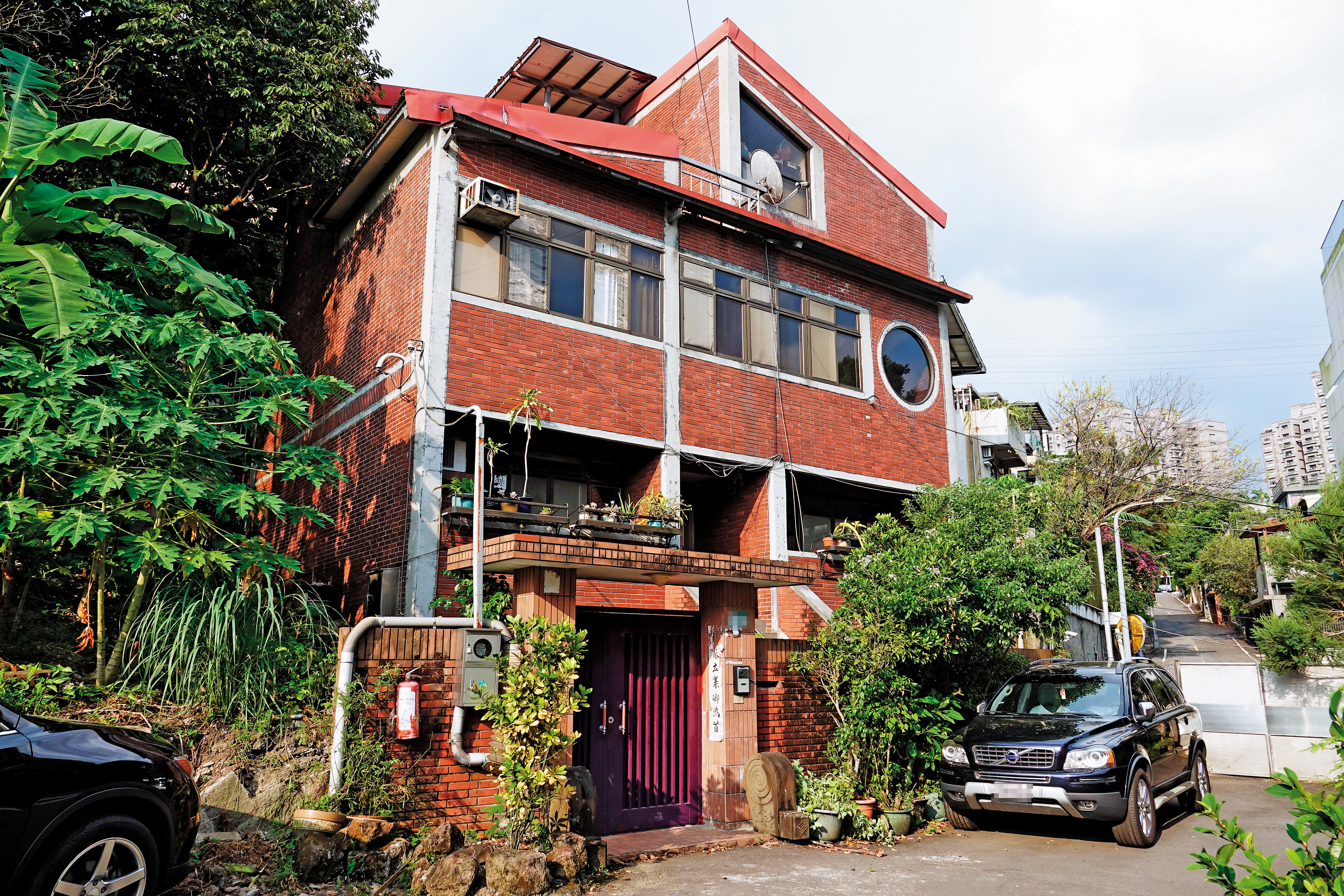 擔心家產遭詐，子女決定賣掉價值上億元的百坪豪宅（圖）。