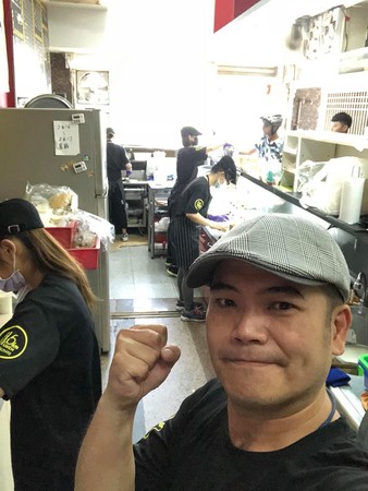 馬國畢沉迷職棒簽賭,欠下5000萬債務,狂接通告之外,更兼職當Uber司機。(摘自馬國畢臉書)