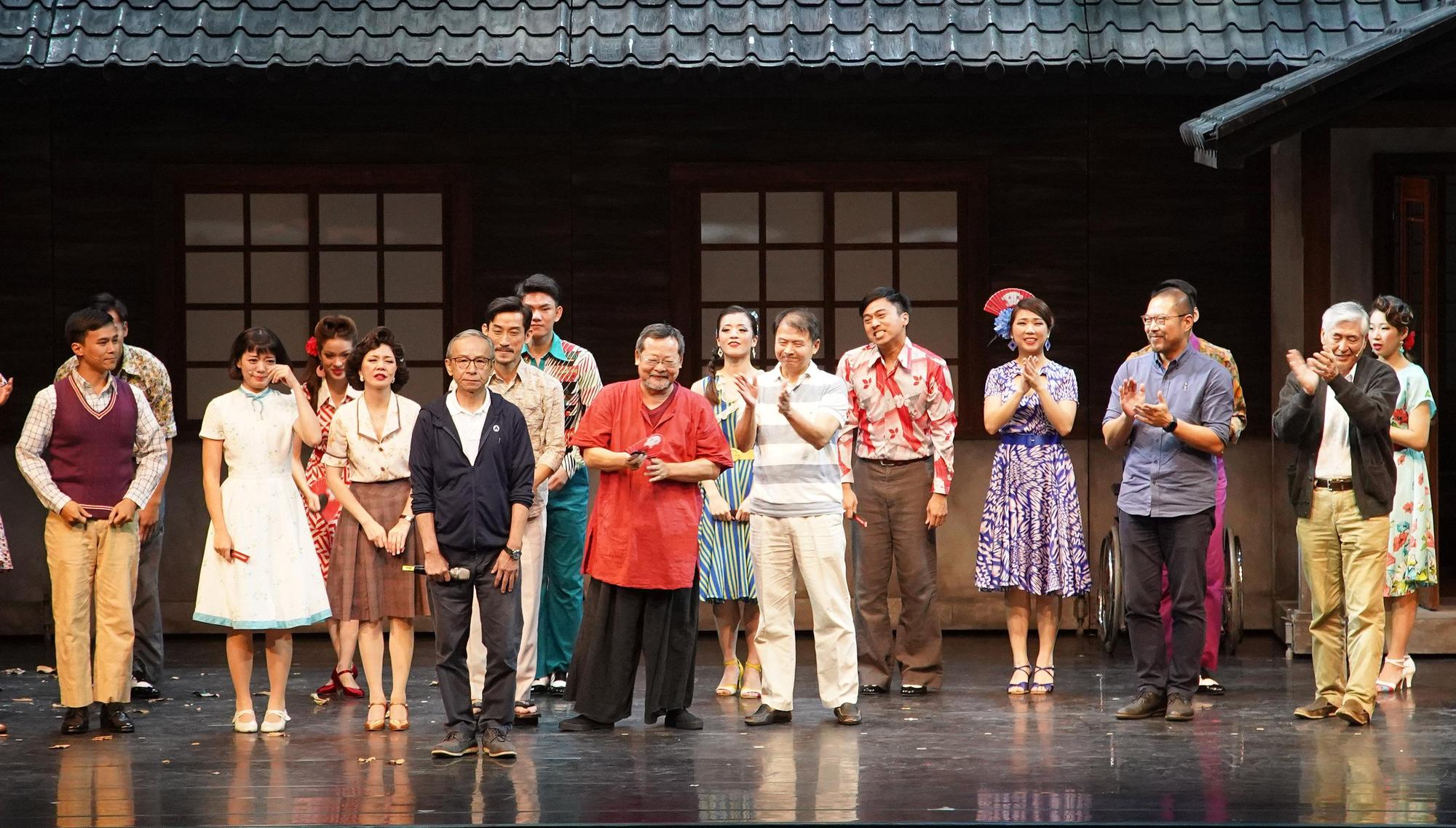 吳念真導演感謝他的第一部音樂劇作品《再會吧 北投》PLUS,能在大家協助下完成,並由觀眾進場看戲來成就這齣戲。(綠光劇團提供)