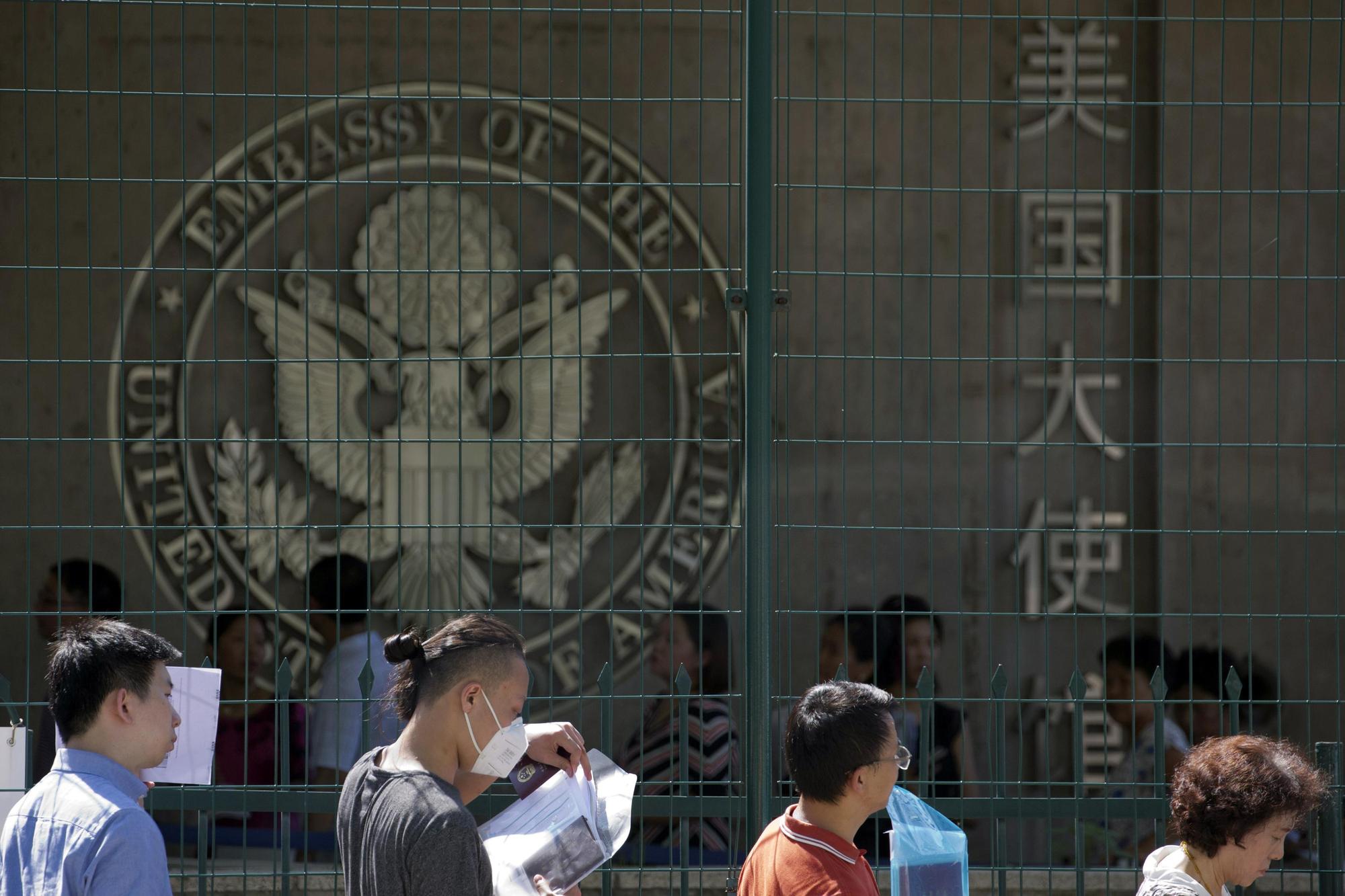 美國駐北京大使館外觀。近年來中國情報人員吸收線民手法大為精進。（東方IC）