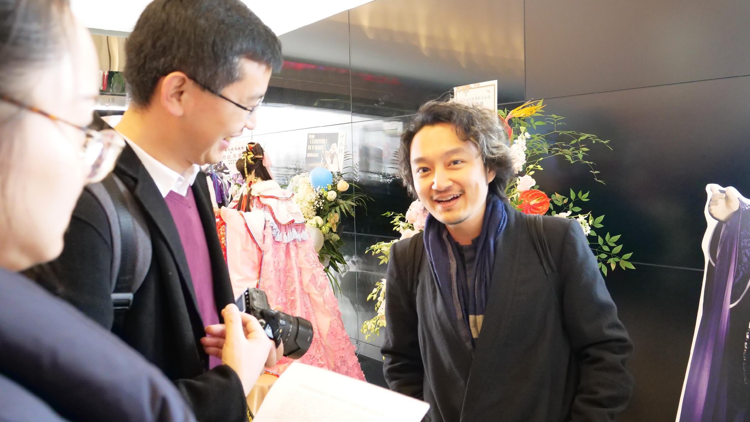 霹靂國際多媒體董事會通過任命，宣布由黃亮勛（右）擔任總經理一職。（霹靂提供）