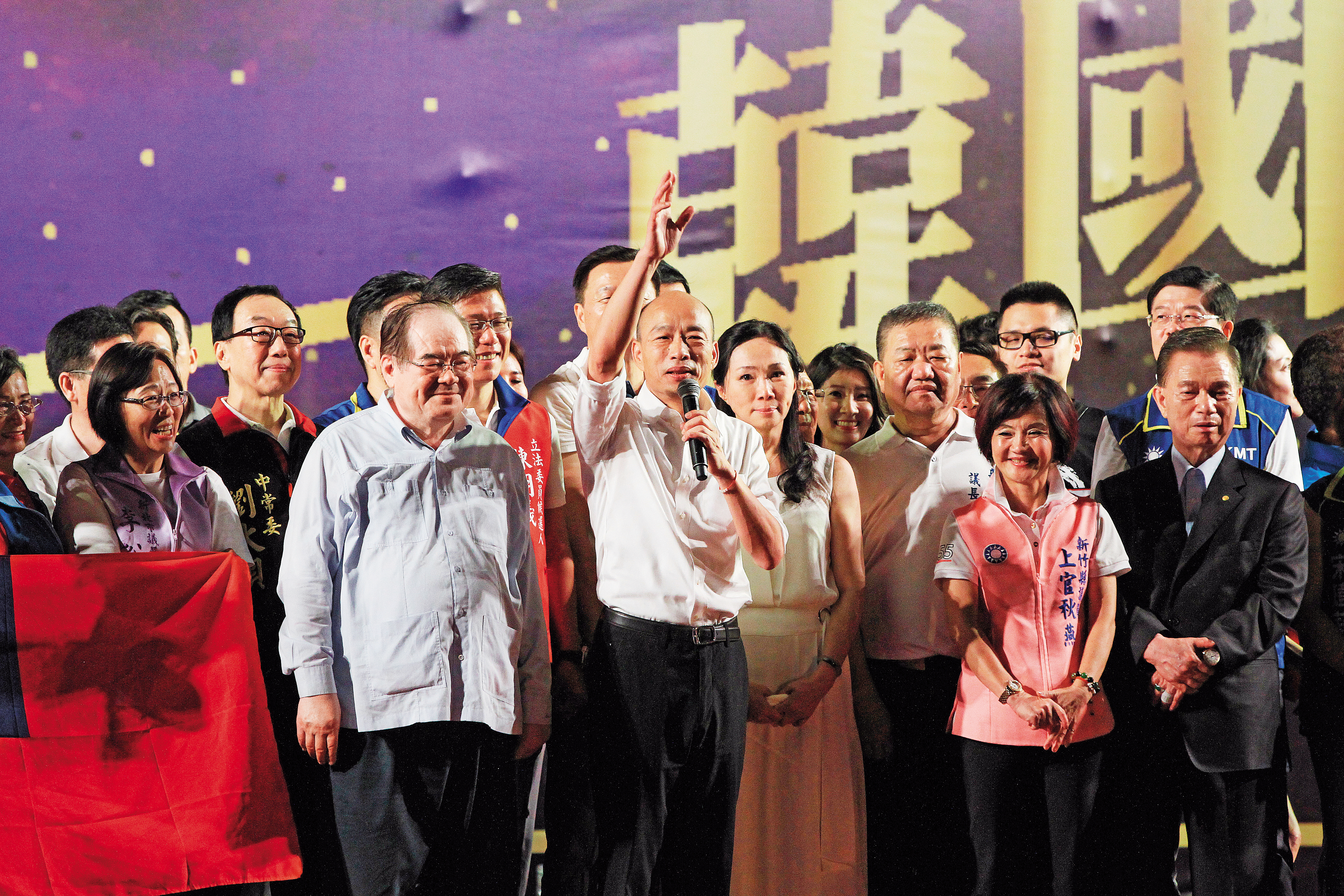 對於黑韓言論，韓國瑜在首場造勢大會上高喊「他奶奶的」，直言「放馬過來，恁北等你」。