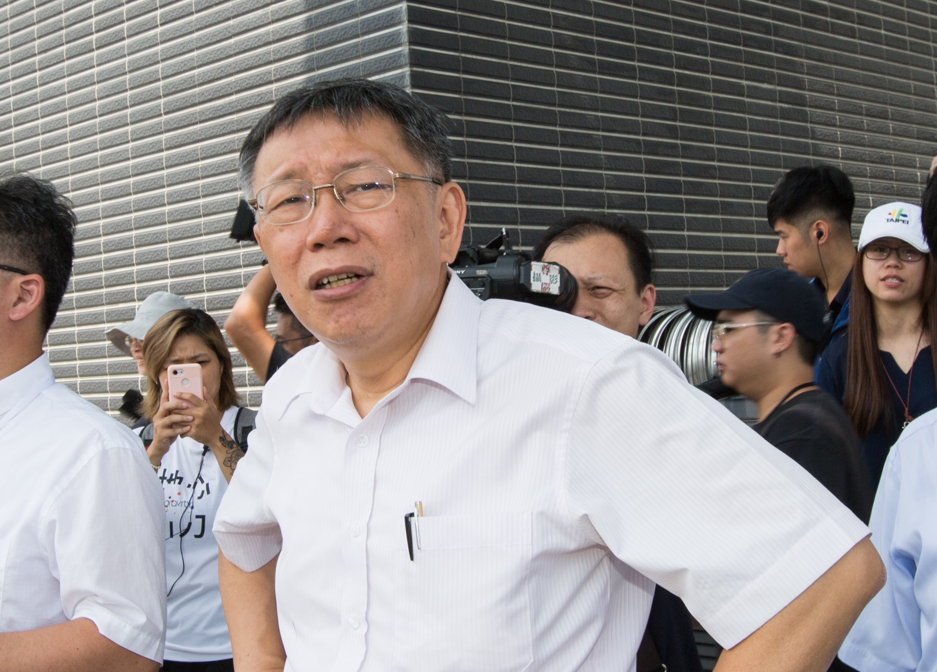 台北市長柯文哲昨表示，2020這場選舉到現在，大家都不提政策，都是選舉攻防。