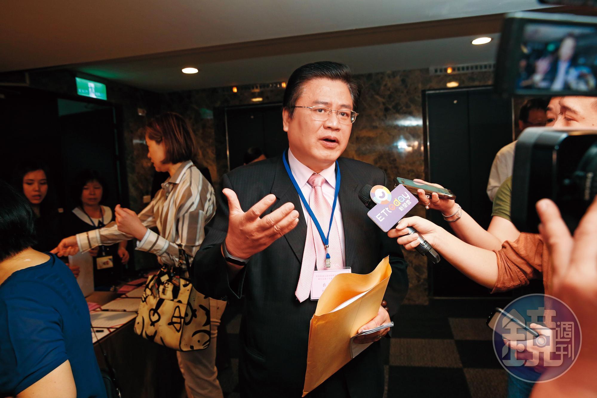 許舒博(圖)在選前出面嗆聲蔡宏圖:「真的要以德服人,不能以利服人,否則以後公會難以運作。」