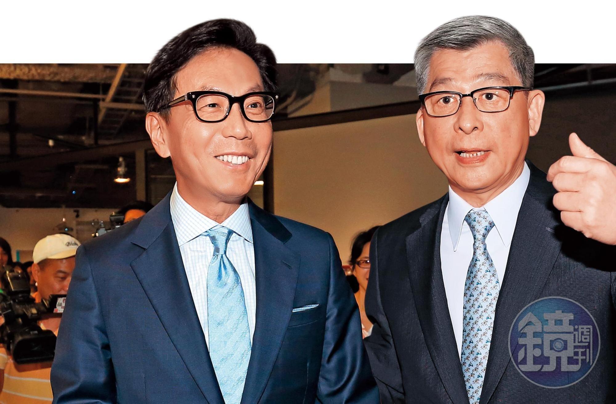 蔡明忠(左)親自打電話給各壽險和金控公司董事長,幫黃調貴拉票。蔡宏圖也傾全力幫自家的國壽董事長黃調貴輔選,成功拿下壽險公會理事長。