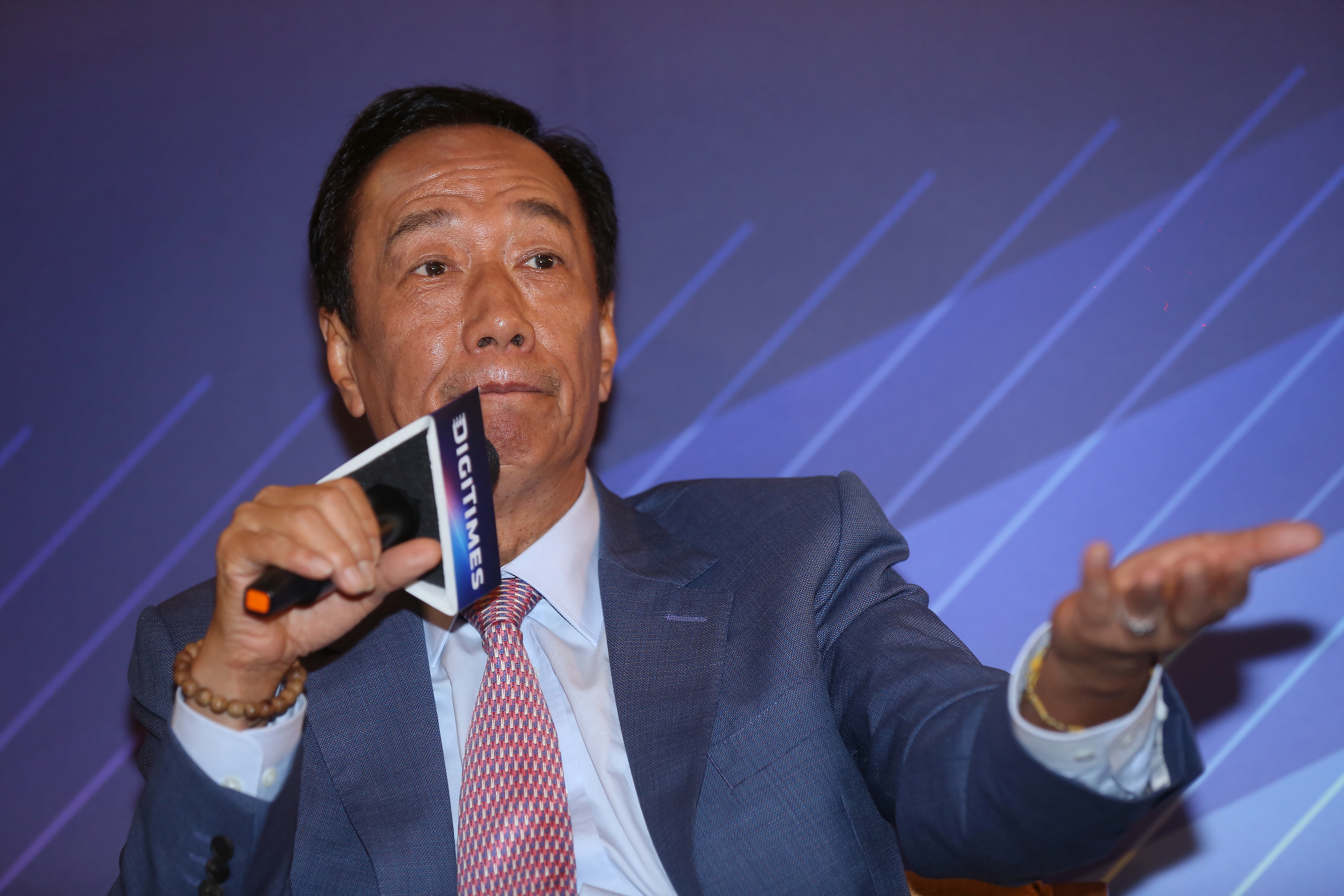 郭台銘遭到國民黨籍律師林憲同提告，郭營表示不回應。